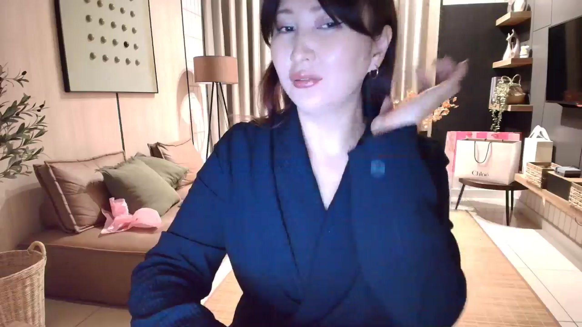 Gallery image thumbnail from Elfleur's myfreecams stream on, 12/12/2025, 23:32 image 11 of 20