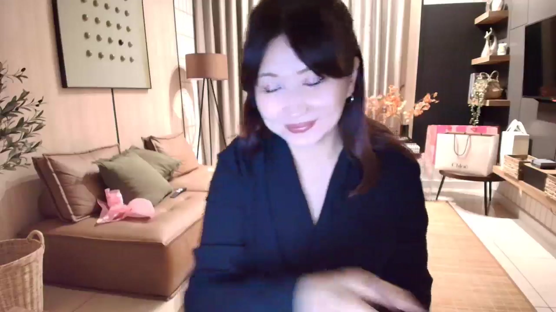 Gallery image thumbnail from Elfleur's myfreecams stream on, 12/12/2025, 23:32 image 12 of 20