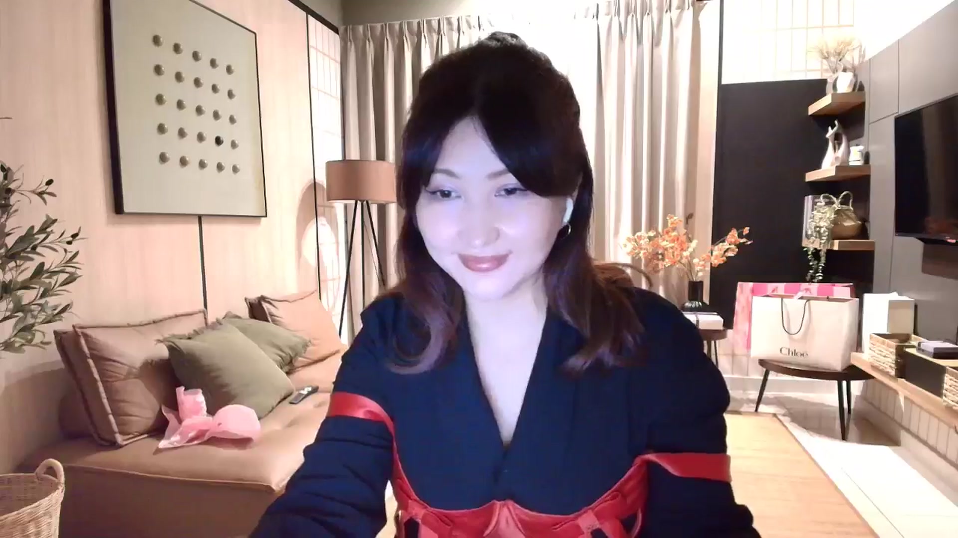 Gallery image thumbnail from Elfleur's myfreecams stream on, 12/12/2025, 23:32 image 14 of 20