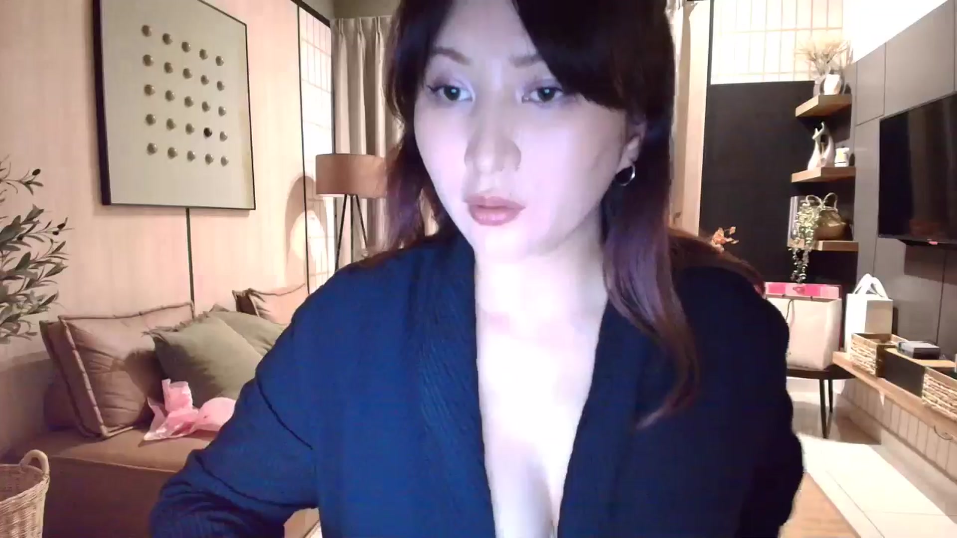 Gallery image thumbnail from Elfleur's myfreecams stream on, 12/12/2025, 23:32 image 8 of 20
