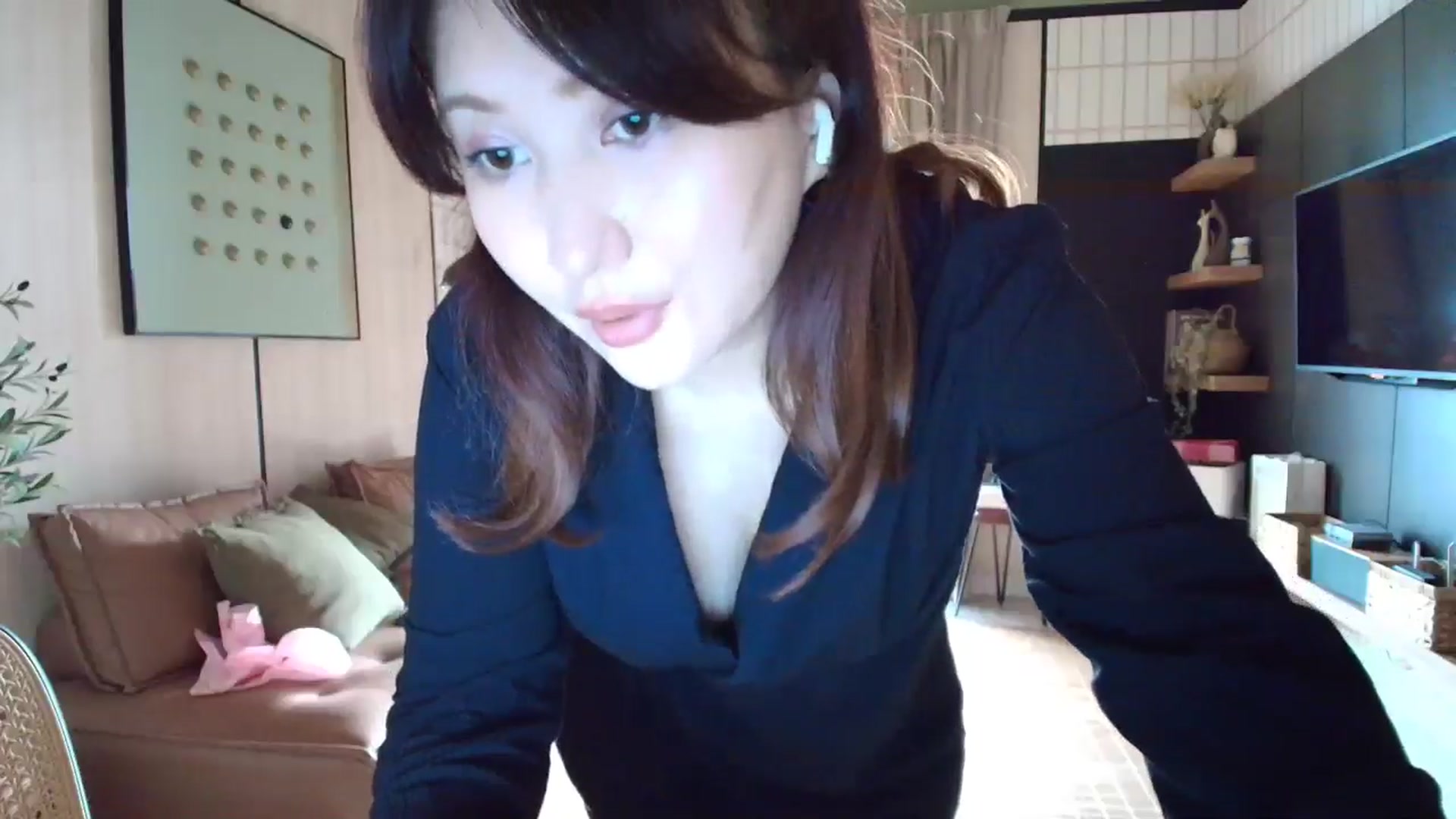 Gallery image thumbnail from Elfleur's myfreecams stream on, 12/13/2025, 24:34 image 19 of 20