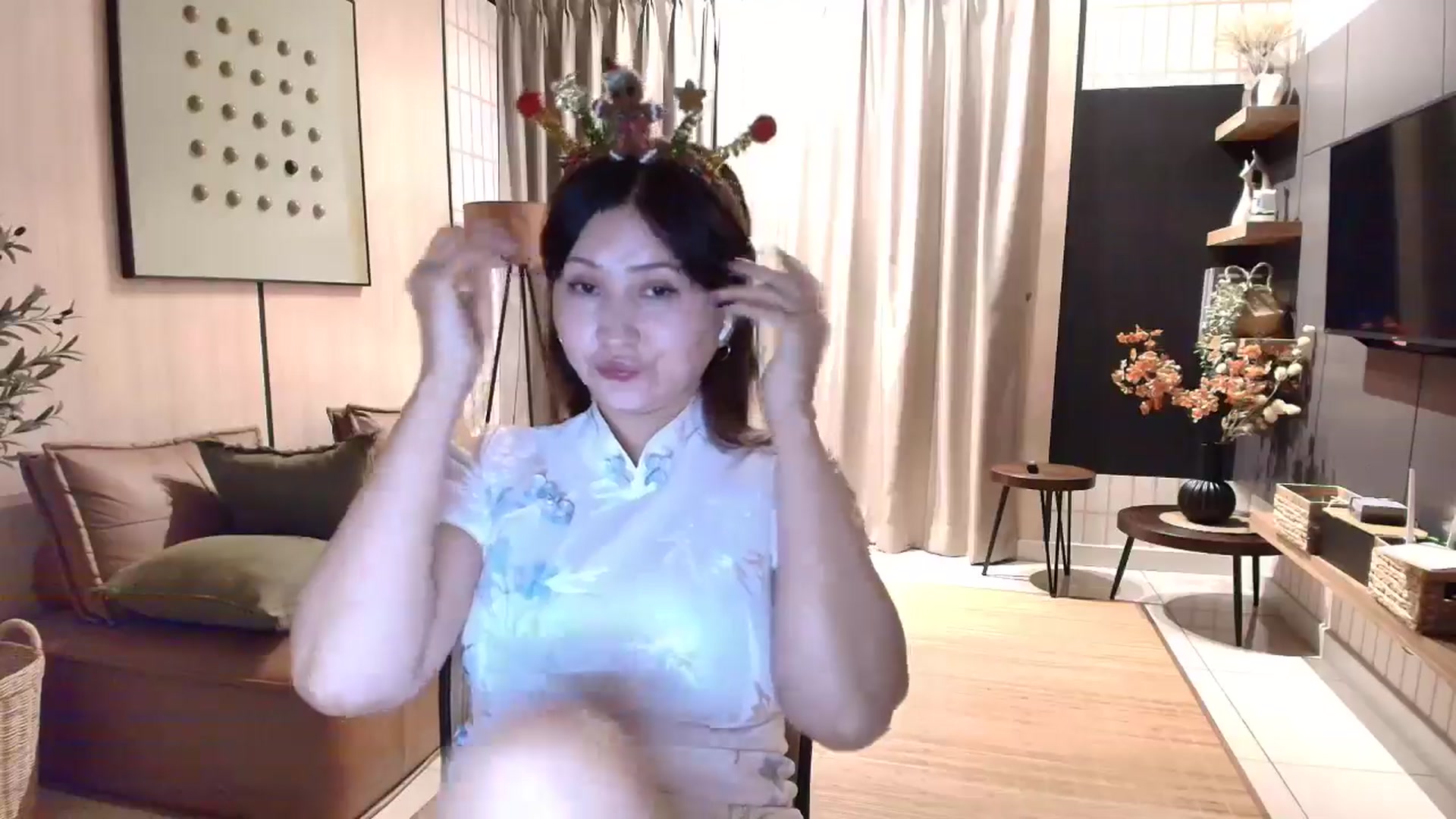 Gallery image thumbnail from Elfleur's myfreecams stream on, 12/18/2025, 20:10 image 13 of 20