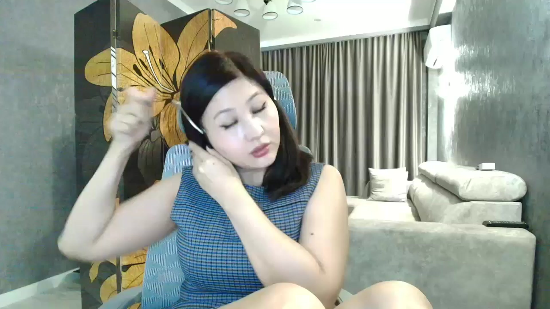 Gallery image thumbnail from Elfleur's myfreecams stream on, 03/18/2026, 20:13 image 4 of 20