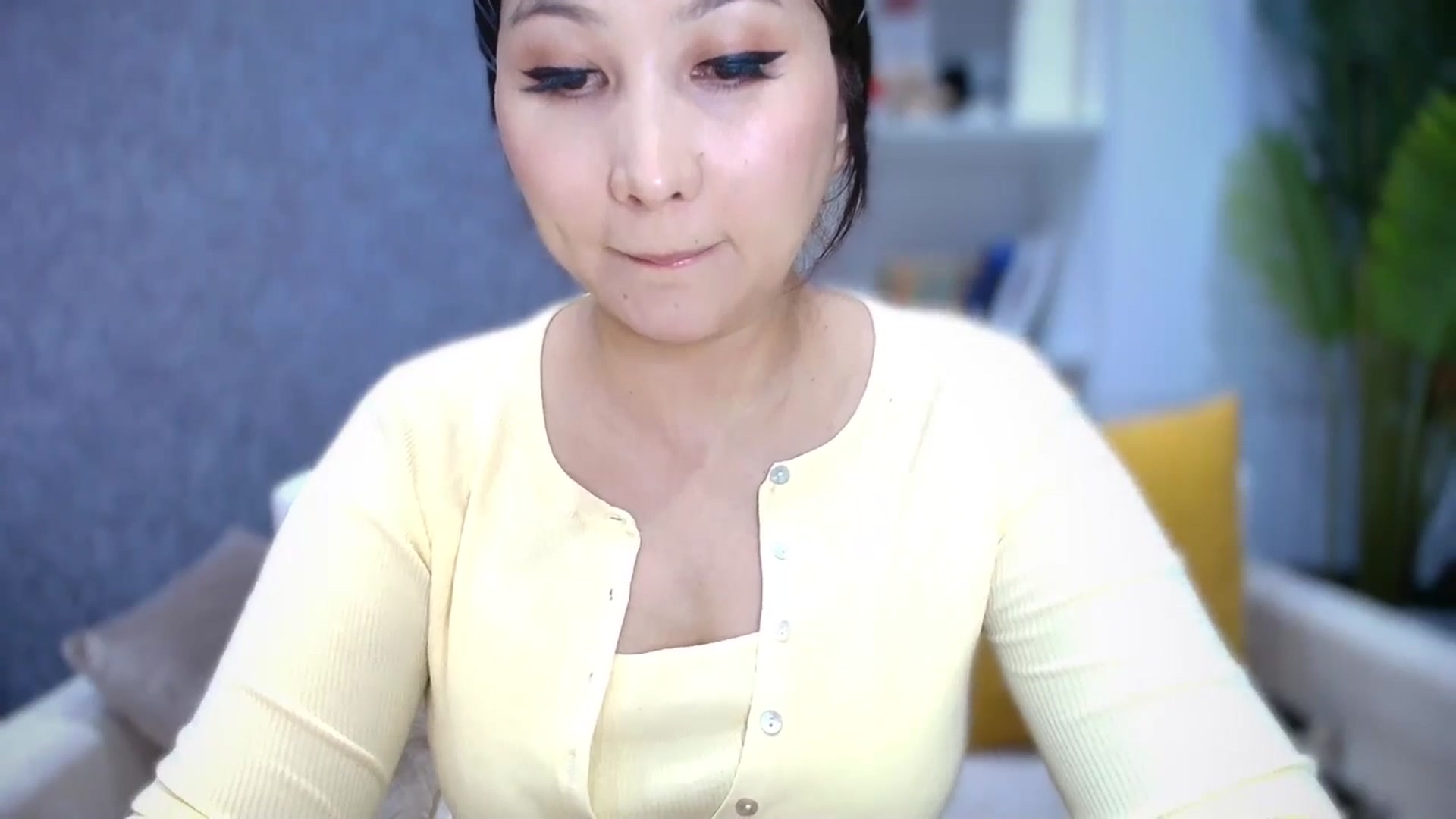 Gallery image thumbnail from Elfleur's myfreecams stream on, 04/14/2026, 18:59 image 14 of 20