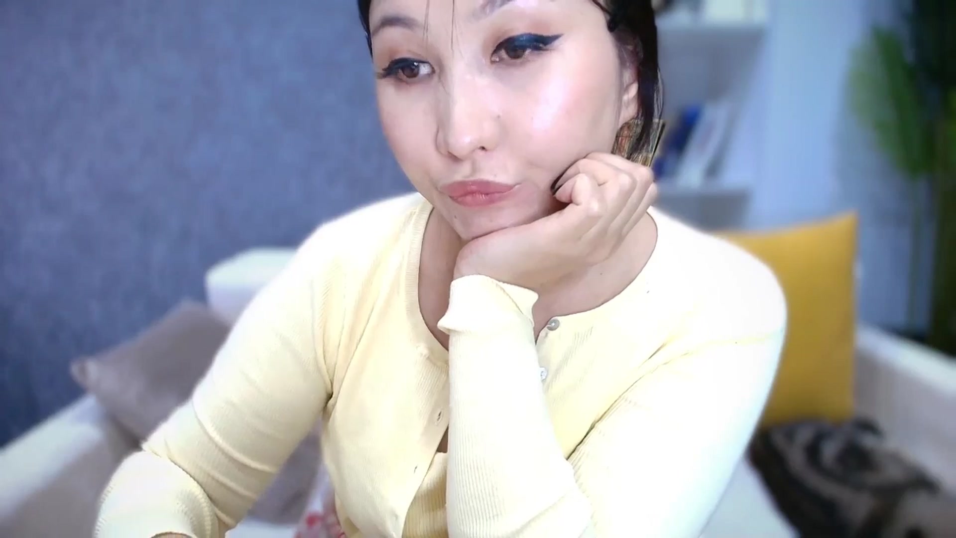 Gallery image thumbnail from Elfleur's myfreecams stream on, 04/14/2026, 18:59 image 9 of 20