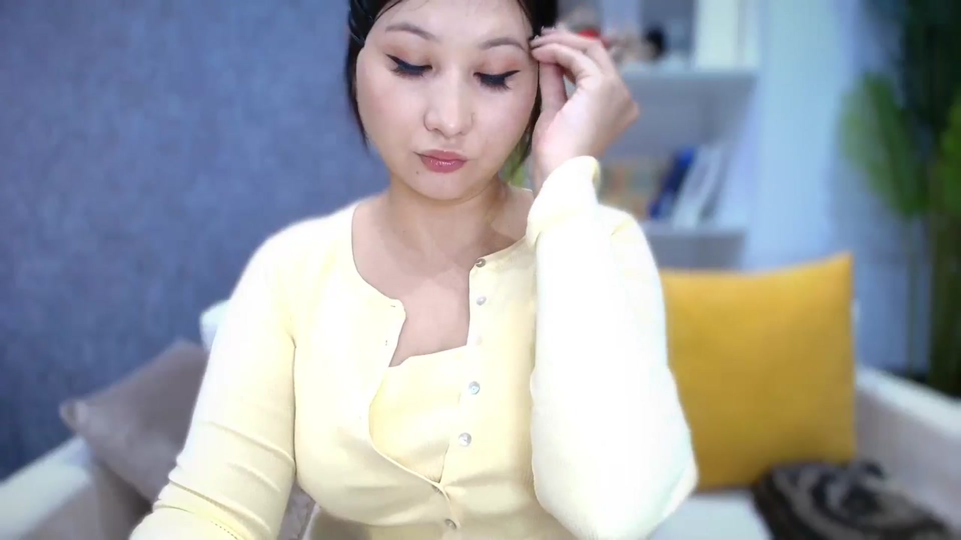 Gallery image thumbnail from Elfleur's myfreecams stream on, 04/14/2026, 18:59 image 5 of 20
