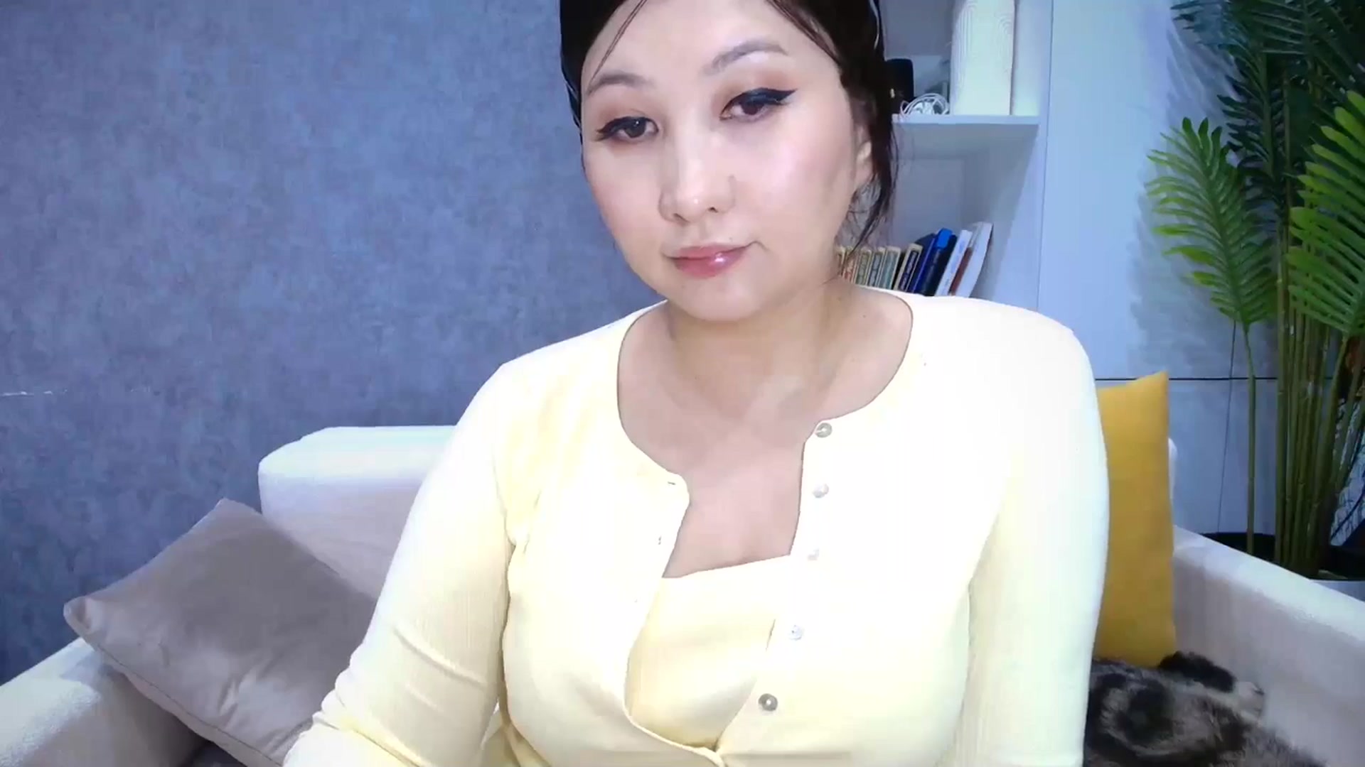 Gallery image thumbnail from Elfleur's myfreecams stream on, 04/14/2026, 18:59 image 19 of 20