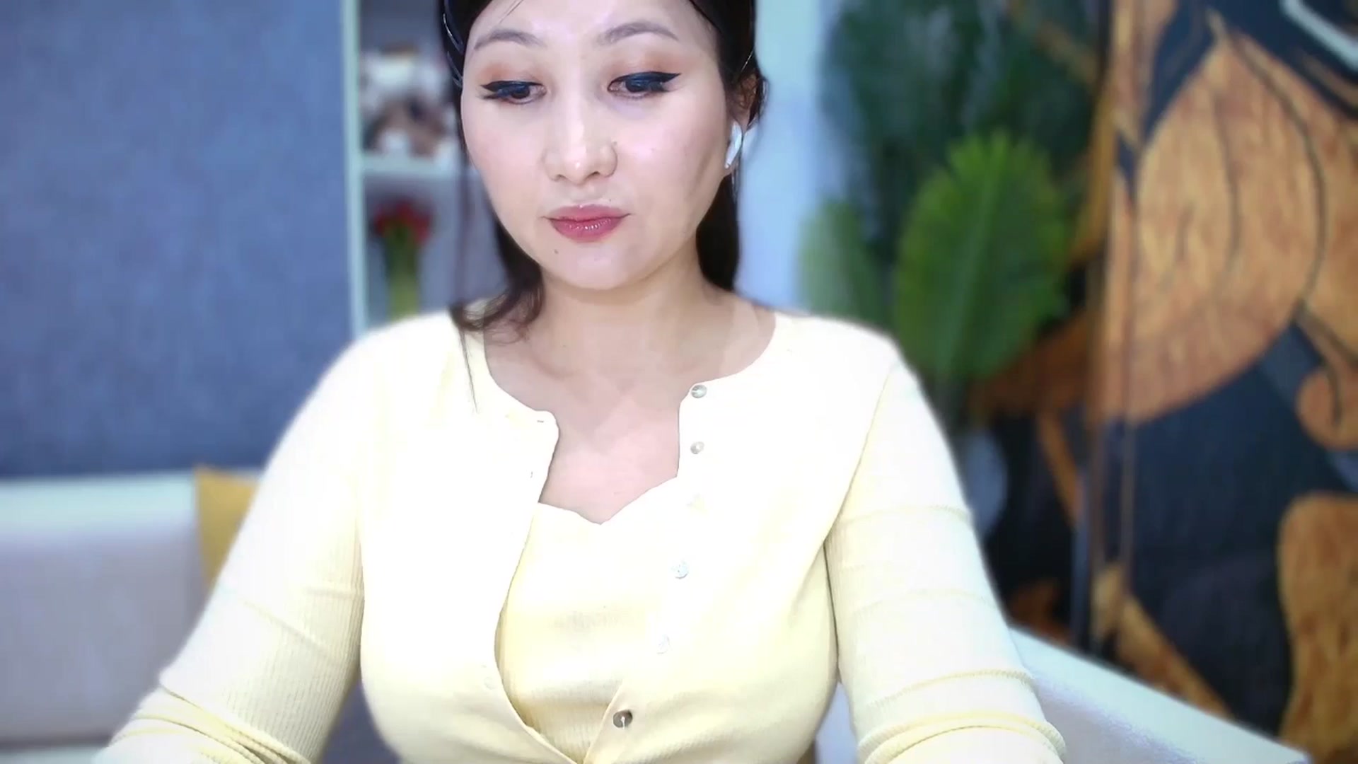 Gallery image thumbnail from Elfleur's myfreecams stream on, 04/14/2026, 20:38 image 13 of 20