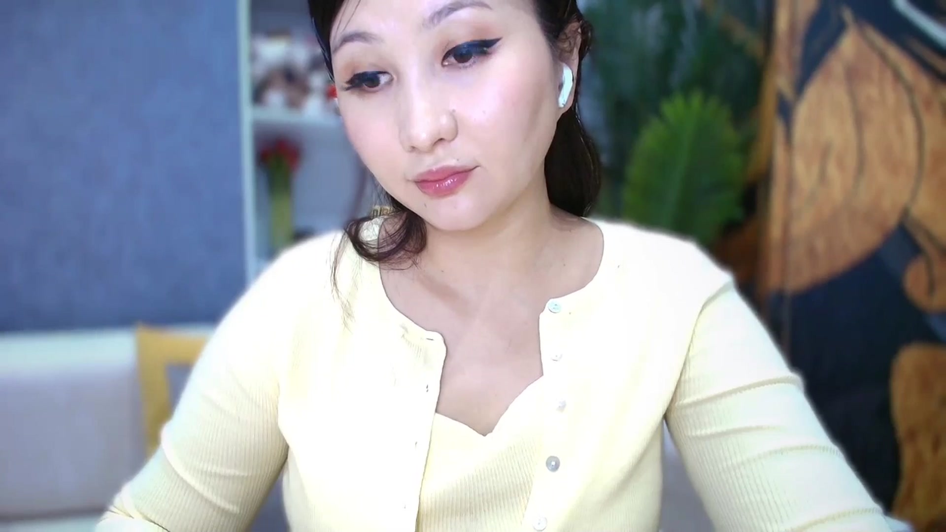 Gallery image thumbnail from Elfleur's myfreecams stream on, 04/14/2026, 20:38 image 11 of 20