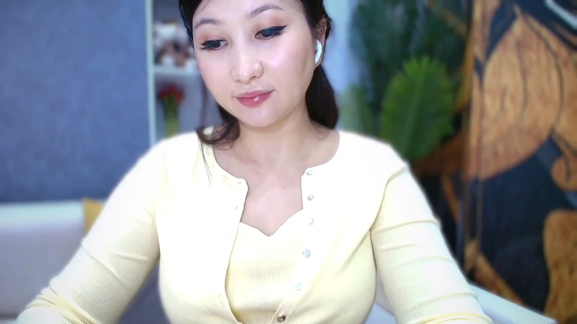 Gallery image thumbnail from Elfleur's myfreecams stream on, 04/14/2026, 20:38 image 12 of 20