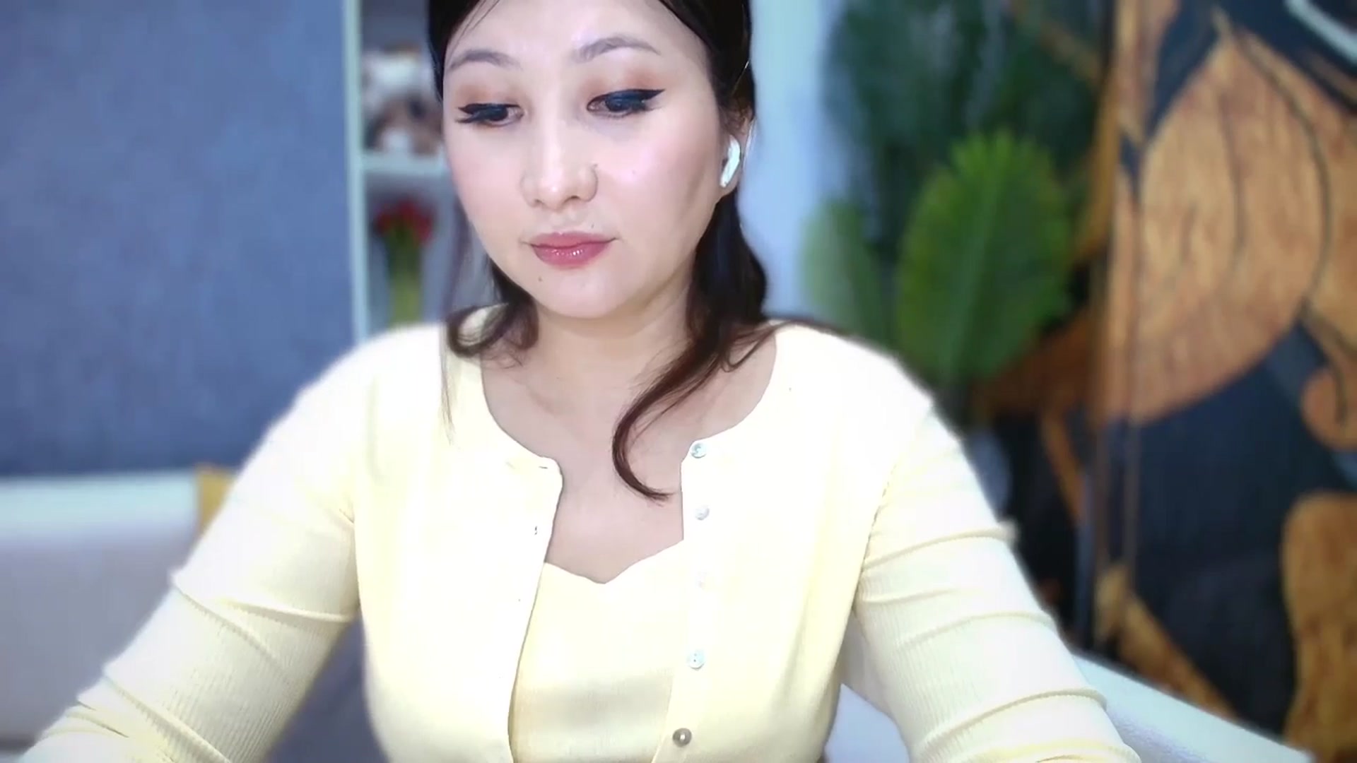 Gallery image thumbnail from Elfleur's myfreecams stream on, 04/14/2026, 20:38 image 9 of 20