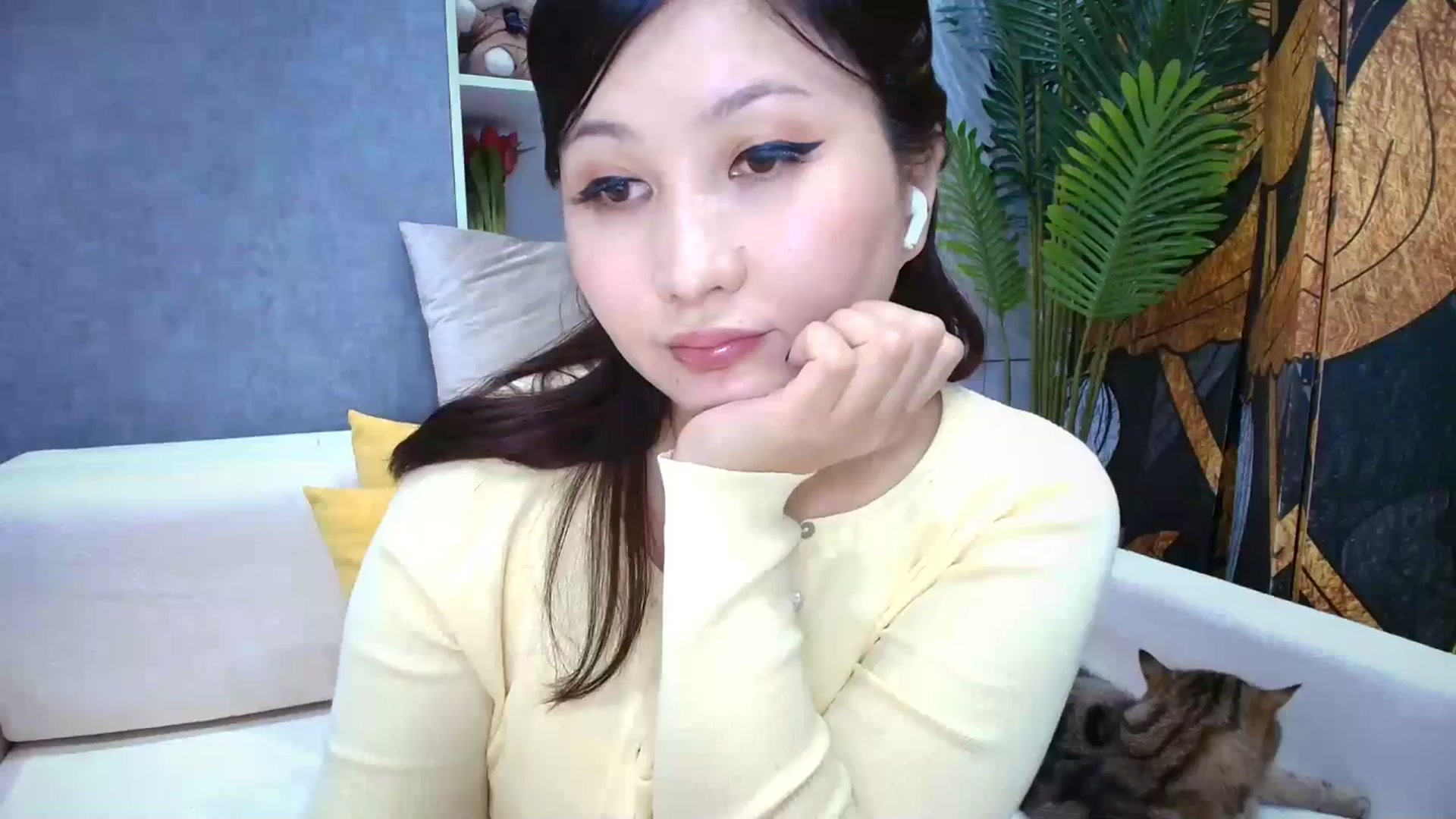Gallery image thumbnail from Elfleur's myfreecams stream on, 04/14/2026, 22:36 image 19 of 20