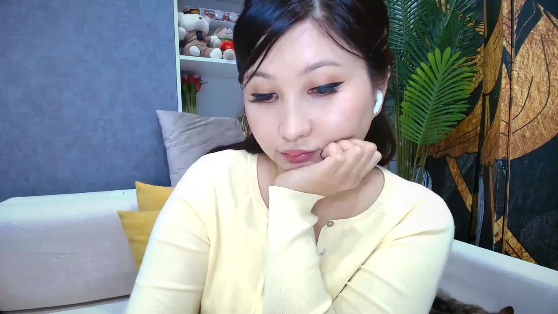 Gallery image thumbnail from Elfleur's myfreecams stream on, 04/14/2026, 22:36 image 7 of 20