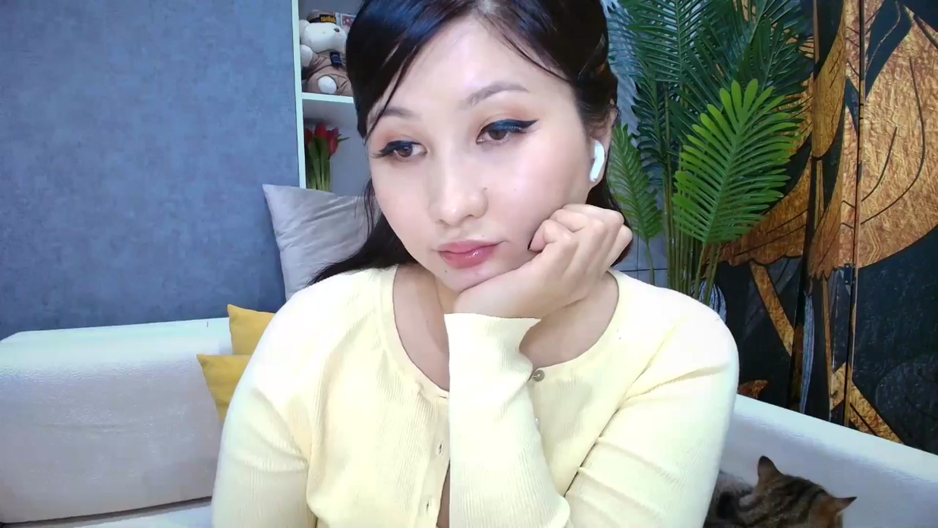 Gallery image thumbnail from Elfleur's myfreecams stream on, 04/14/2026, 22:36 image 6 of 20