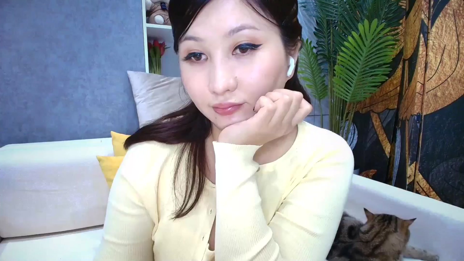 Gallery image thumbnail from Elfleur's myfreecams stream on, 04/14/2026, 22:36 image 18 of 20