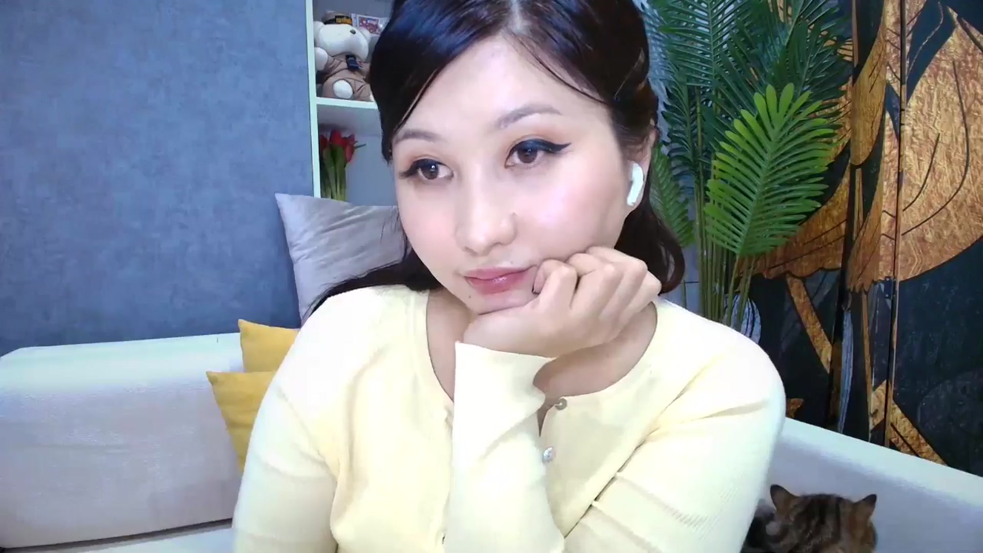 Gallery image thumbnail from Elfleur's myfreecams stream on, 04/14/2026, 22:36 image 10 of 20