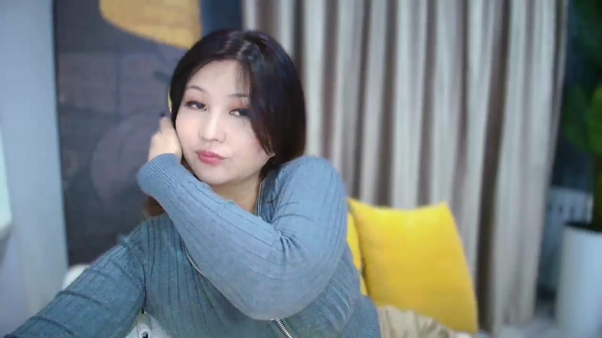 Gallery image thumbnail from Elfleur's myfreecams stream on, 04/16/2026, 23:05 image 2 of 20
