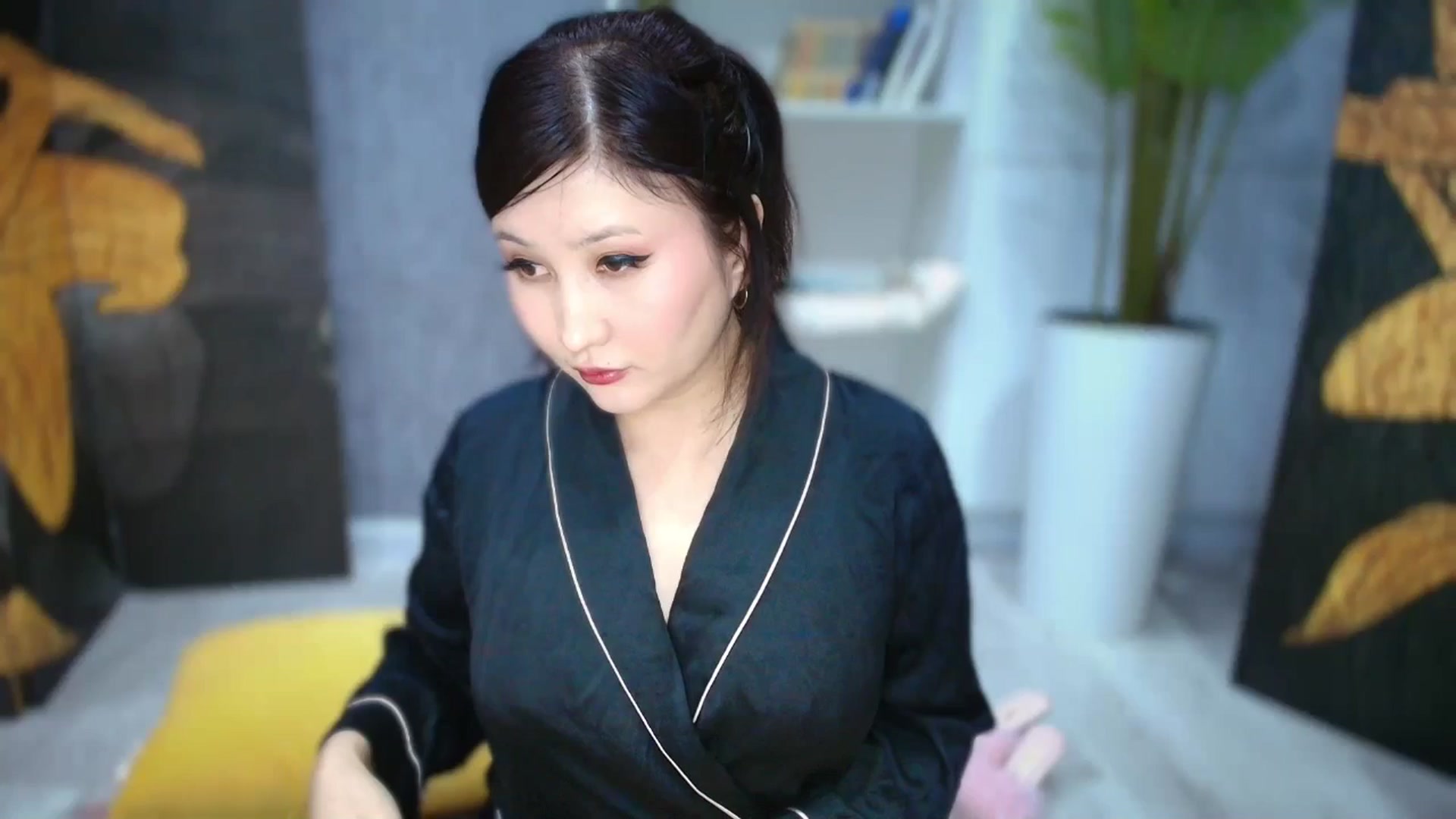 Gallery image thumbnail from Elfleur's myfreecams stream on, 04/22/2026, 20:37 image 3 of 20