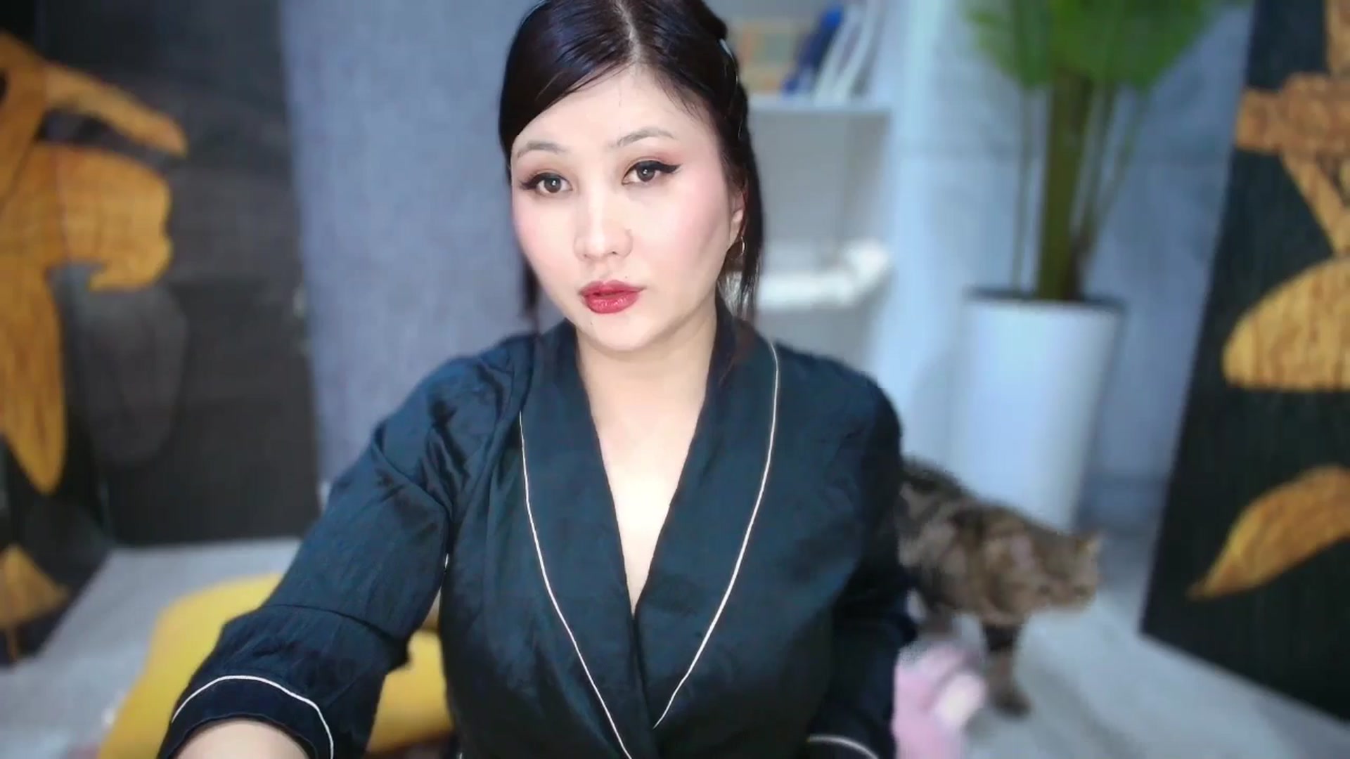 Gallery image thumbnail from Elfleur's myfreecams stream on, 04/22/2026, 20:37 image 12 of 20