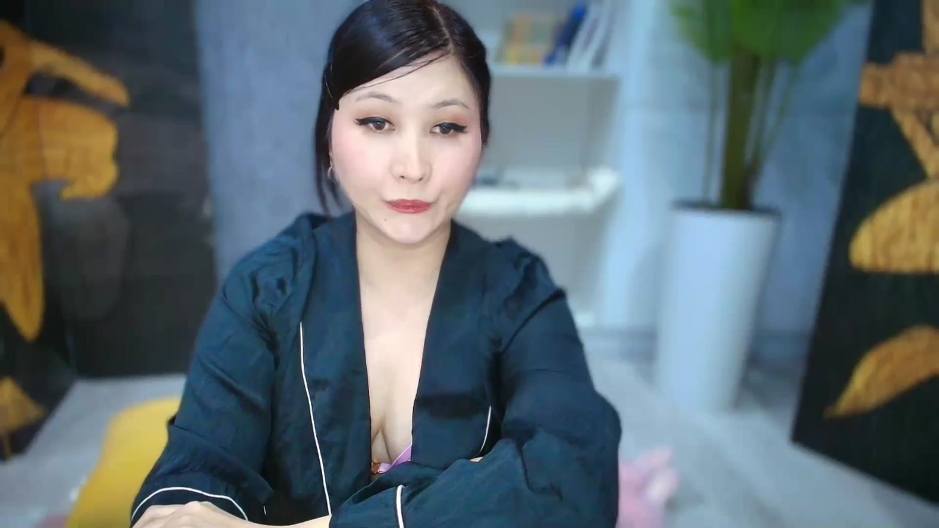 Gallery image thumbnail from Elfleur's myfreecams stream on, 04/22/2026, 20:52 image 18 of 20