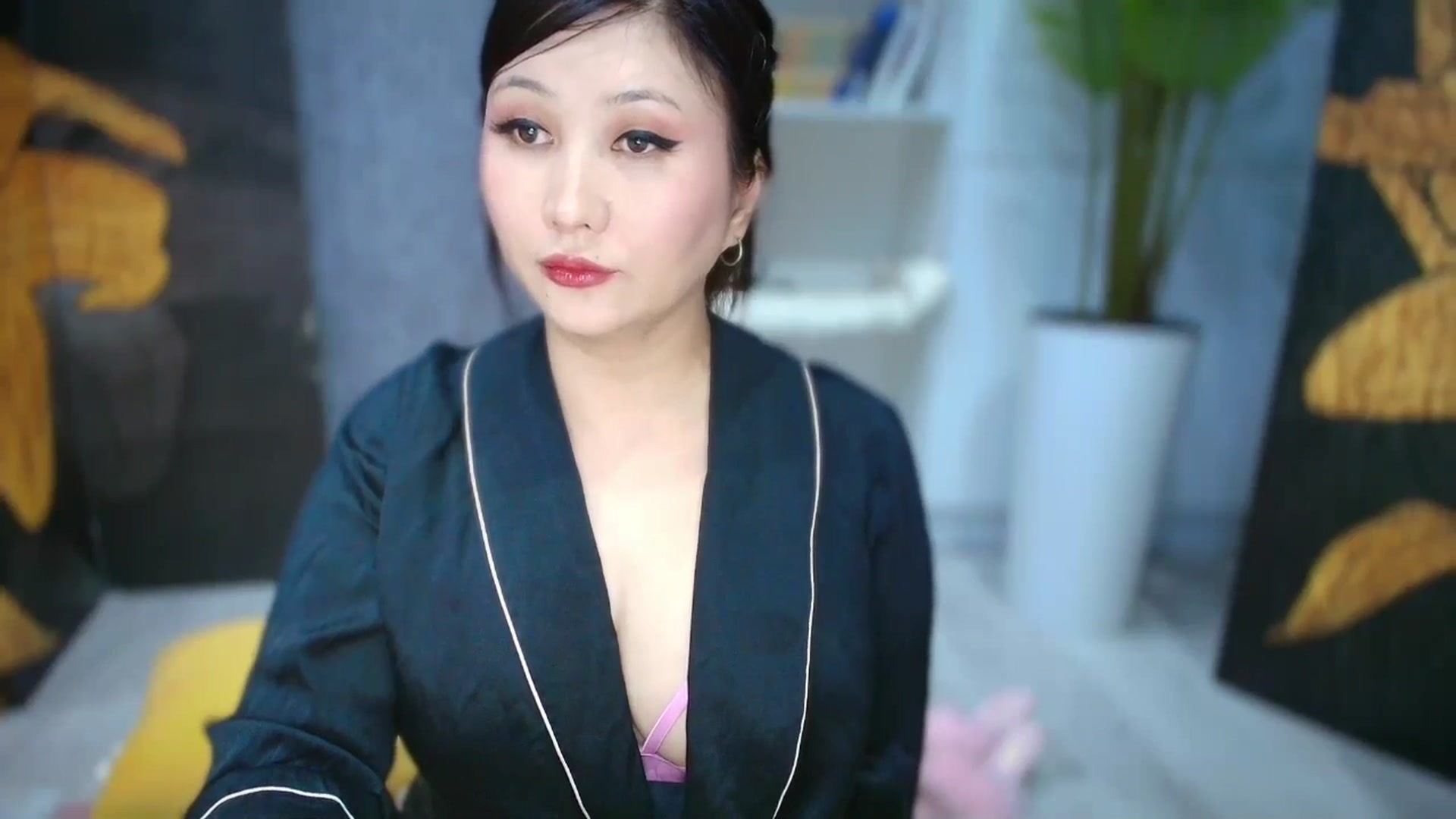 Gallery image thumbnail from Elfleur's myfreecams stream on, 04/22/2026, 20:52 image 13 of 20