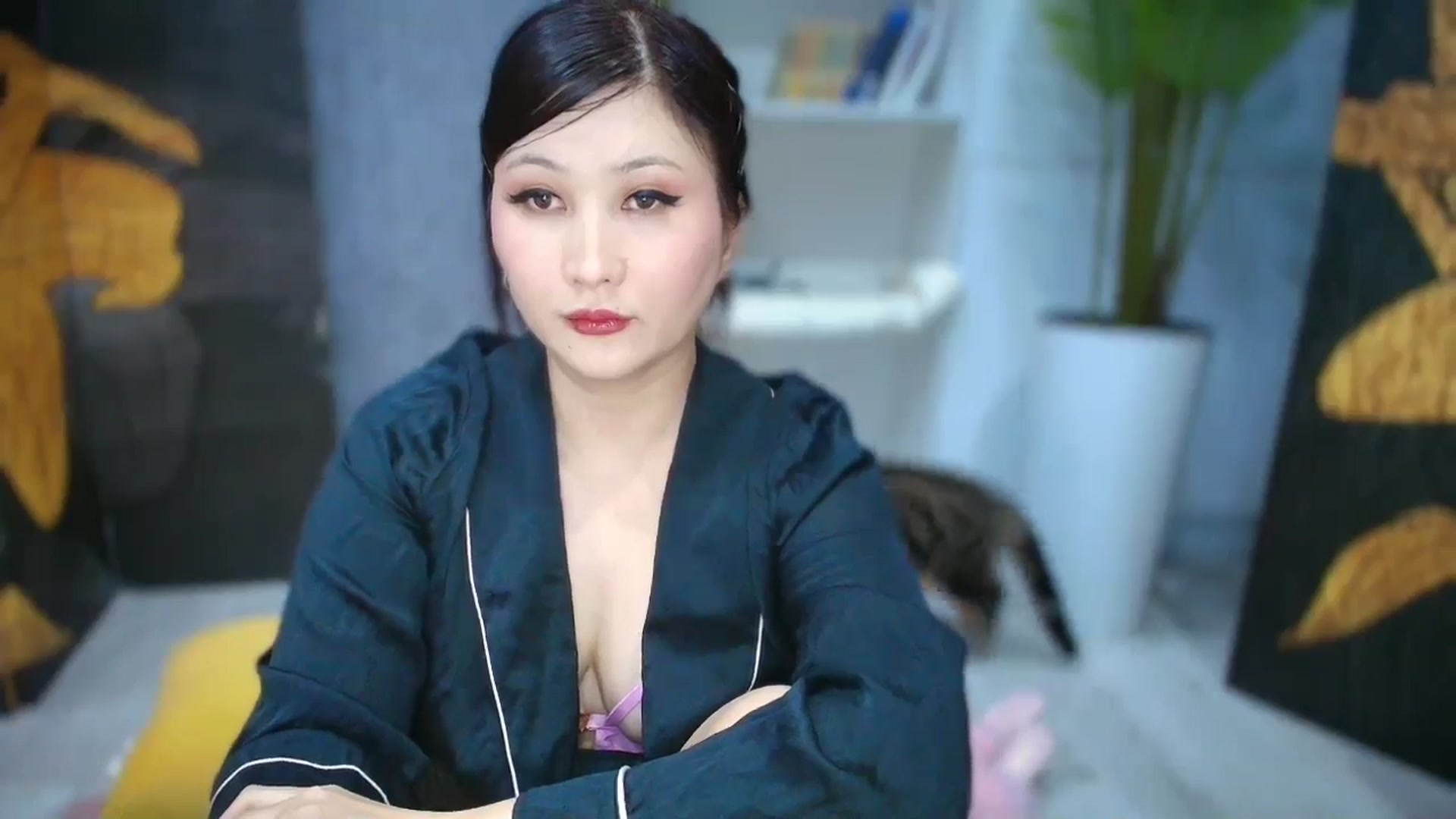 Gallery image thumbnail from Elfleur's myfreecams stream on, 04/22/2026, 20:52 image 17 of 20