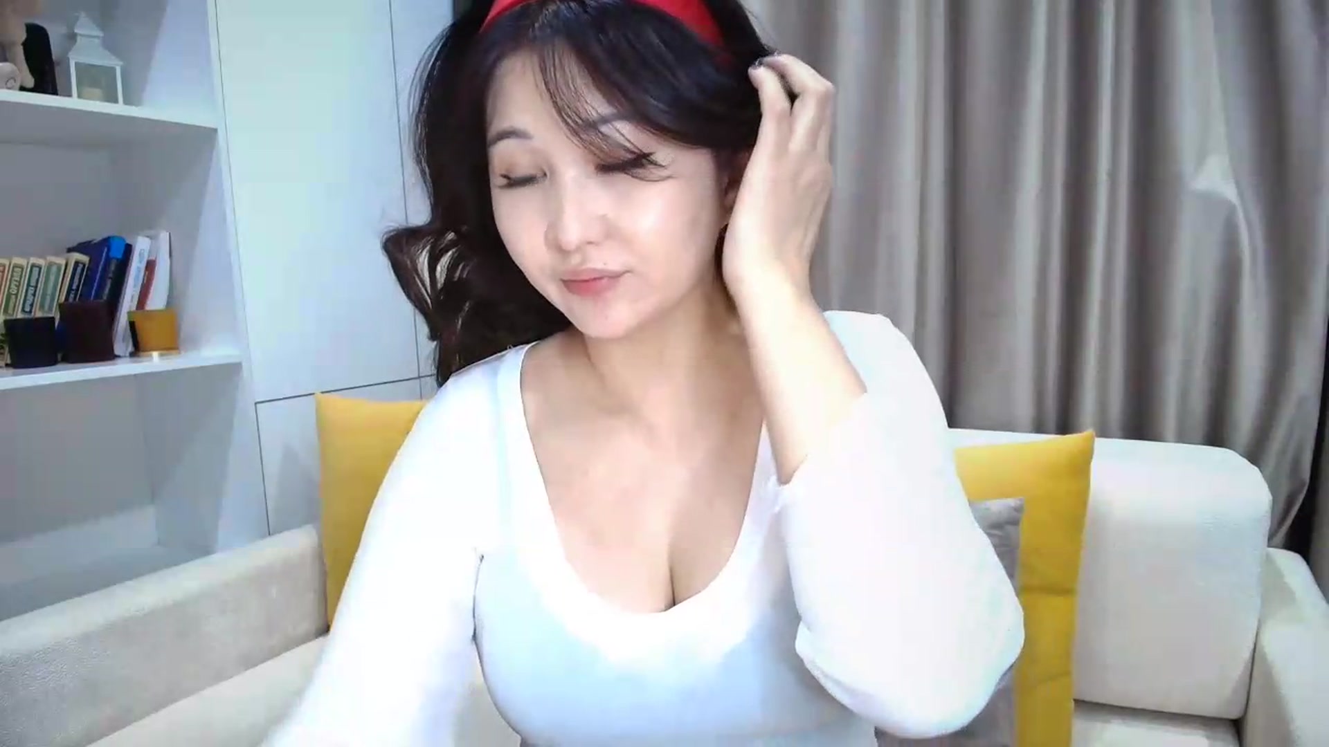 Gallery image thumbnail from Elfleur's myfreecams stream on, 05/11/2026, 22:17 image 4 of 20