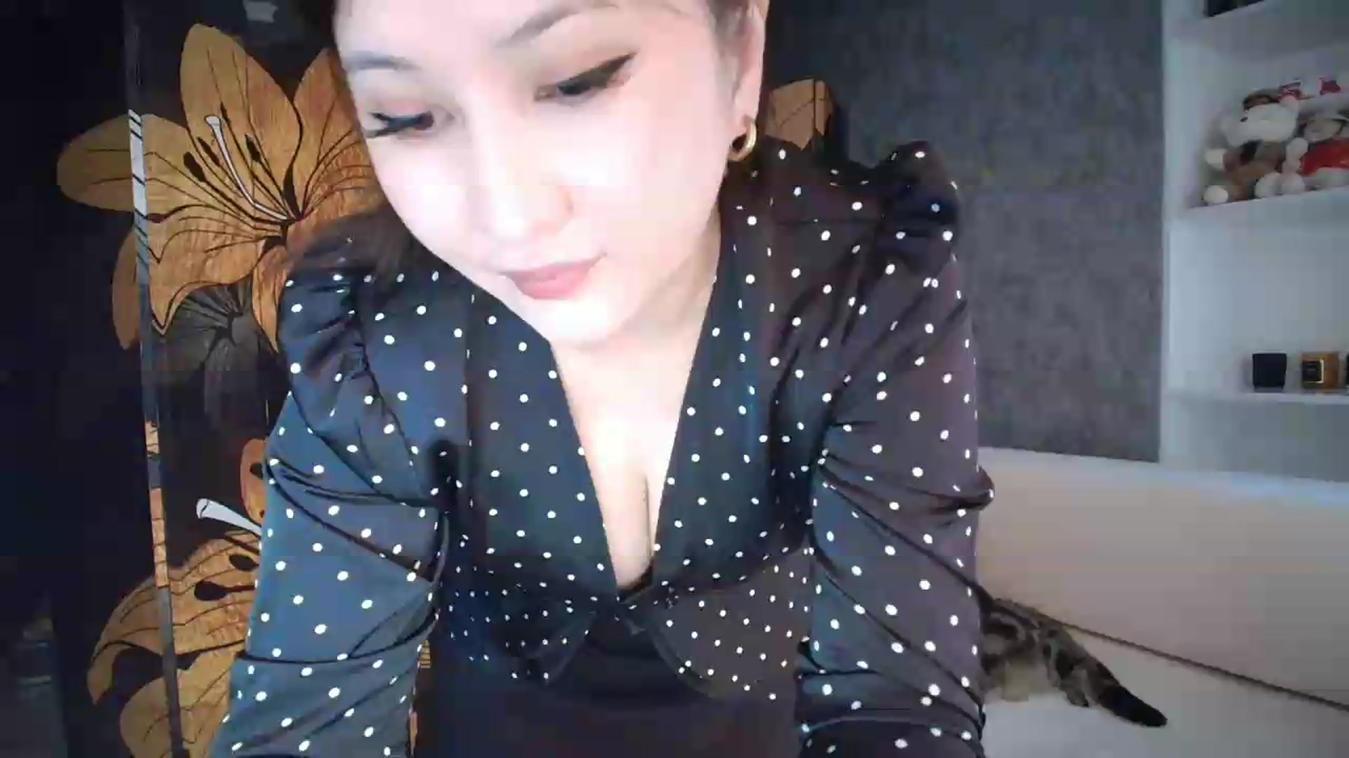 Gallery image thumbnail from Elfleur's myfreecams stream on, 05/17/2026, 03:12 image 6 of 20