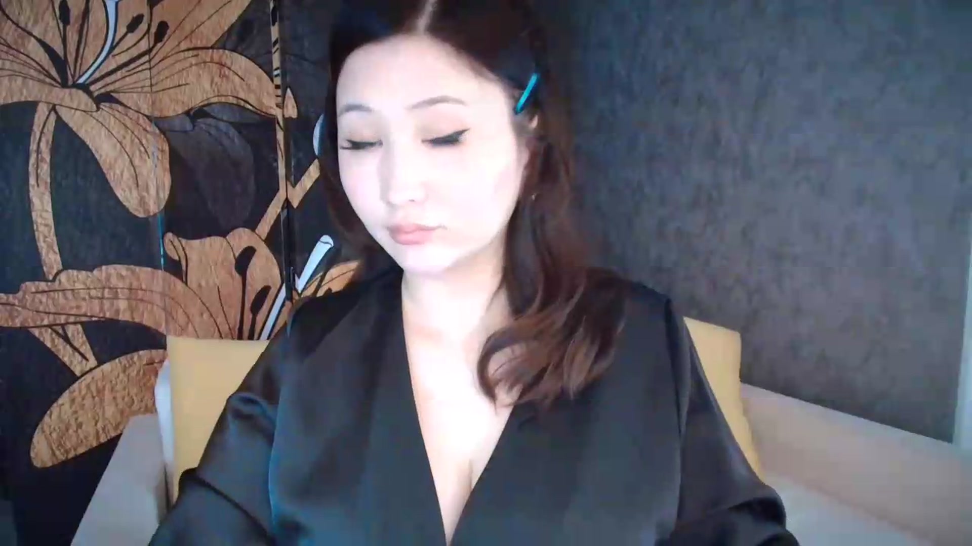 Gallery image thumbnail from Elfleur's myfreecams stream on, 05/19/2026, 03:22 image 17 of 20