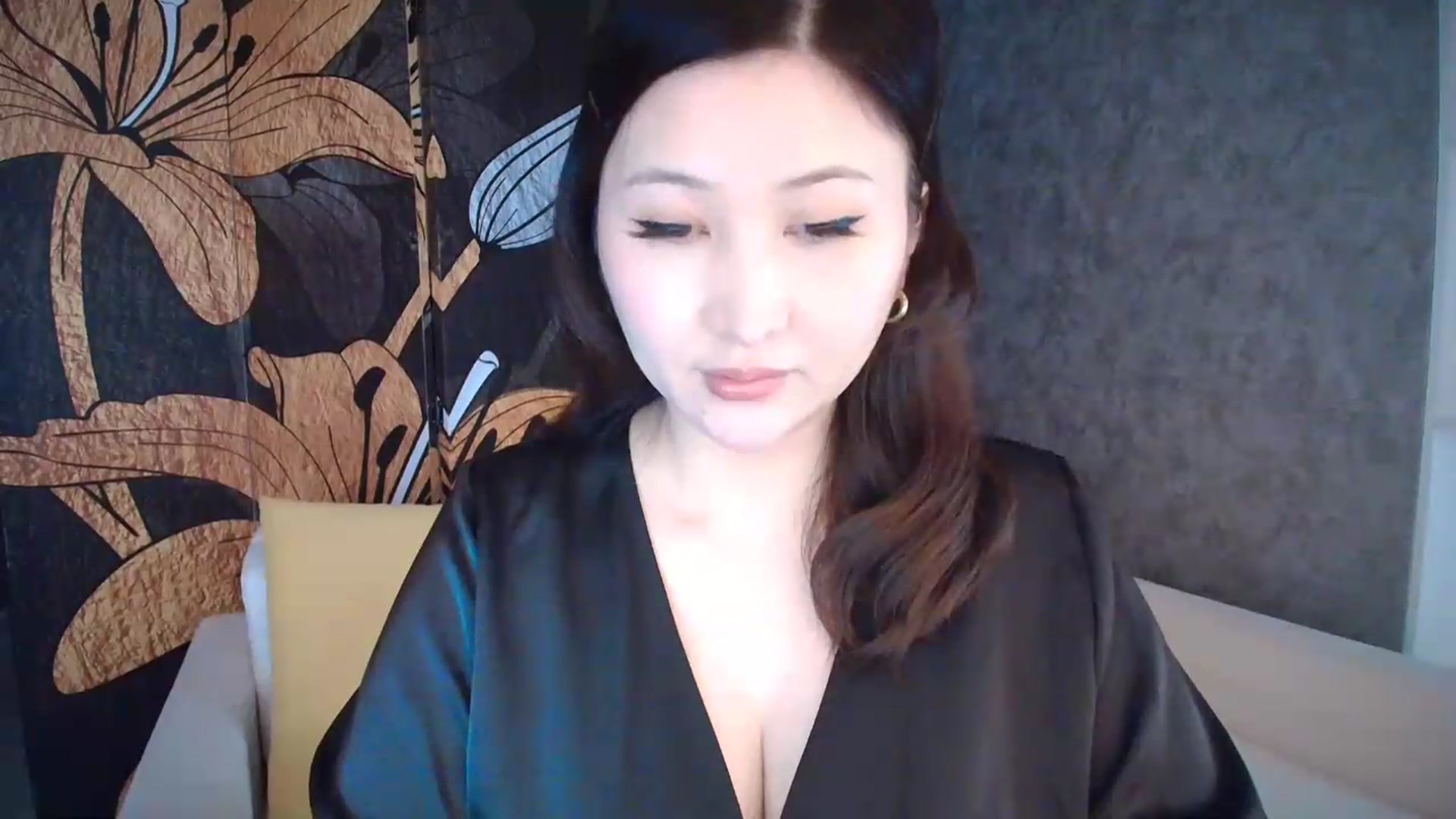 Gallery image thumbnail from Elfleur's myfreecams stream on, 05/19/2026, 03:22 image 13 of 20