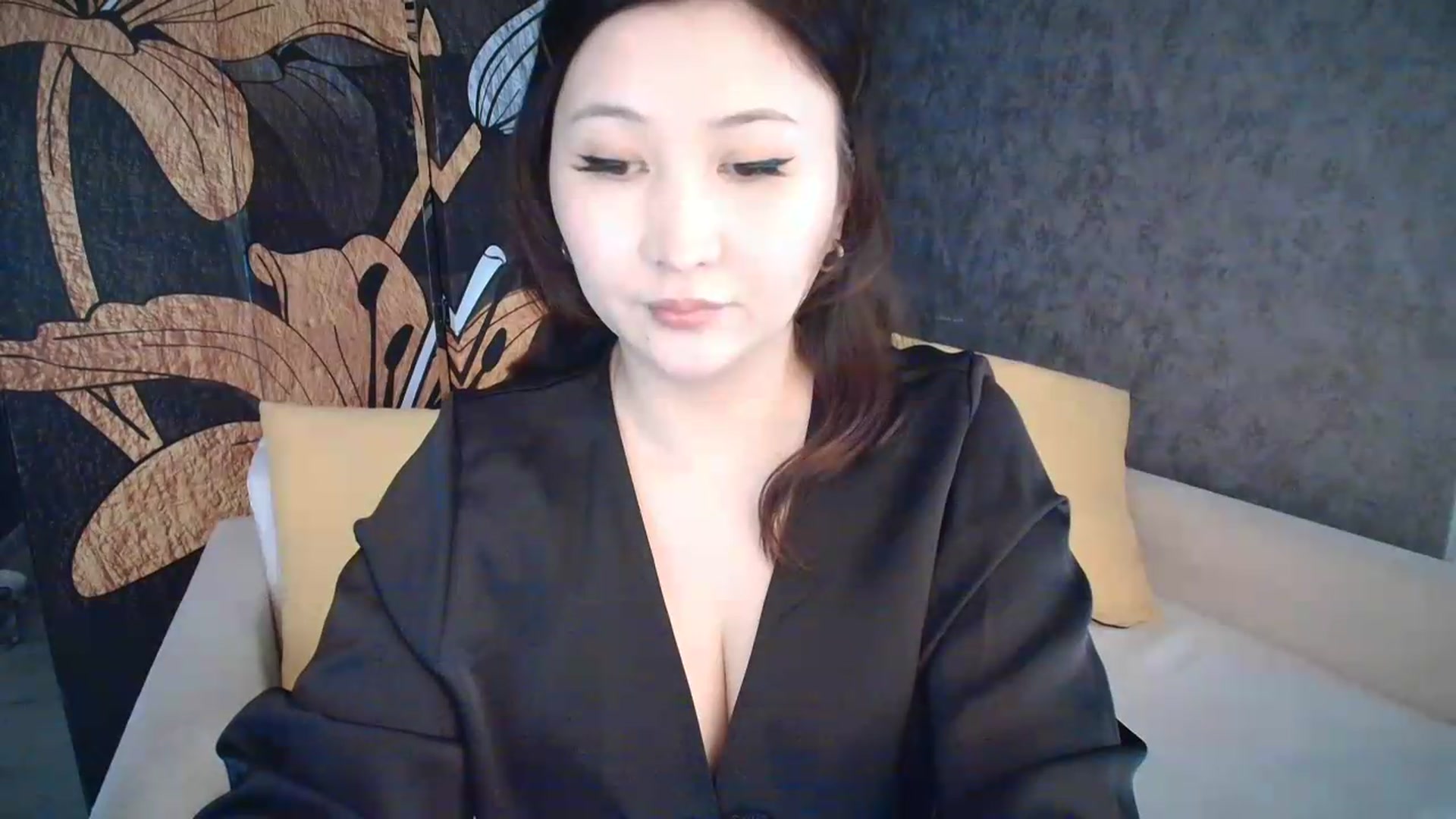 Gallery image thumbnail from Elfleur's myfreecams stream on, 05/19/2026, 03:22 image 6 of 20