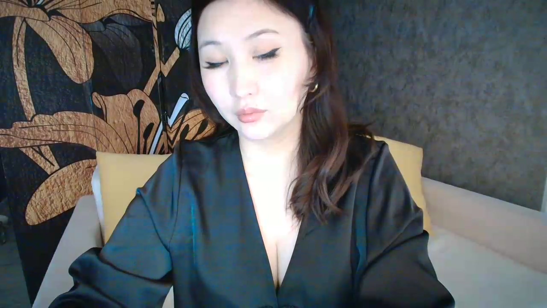 Gallery image thumbnail from Elfleur's myfreecams stream on, 05/19/2026, 03:22 image 2 of 20