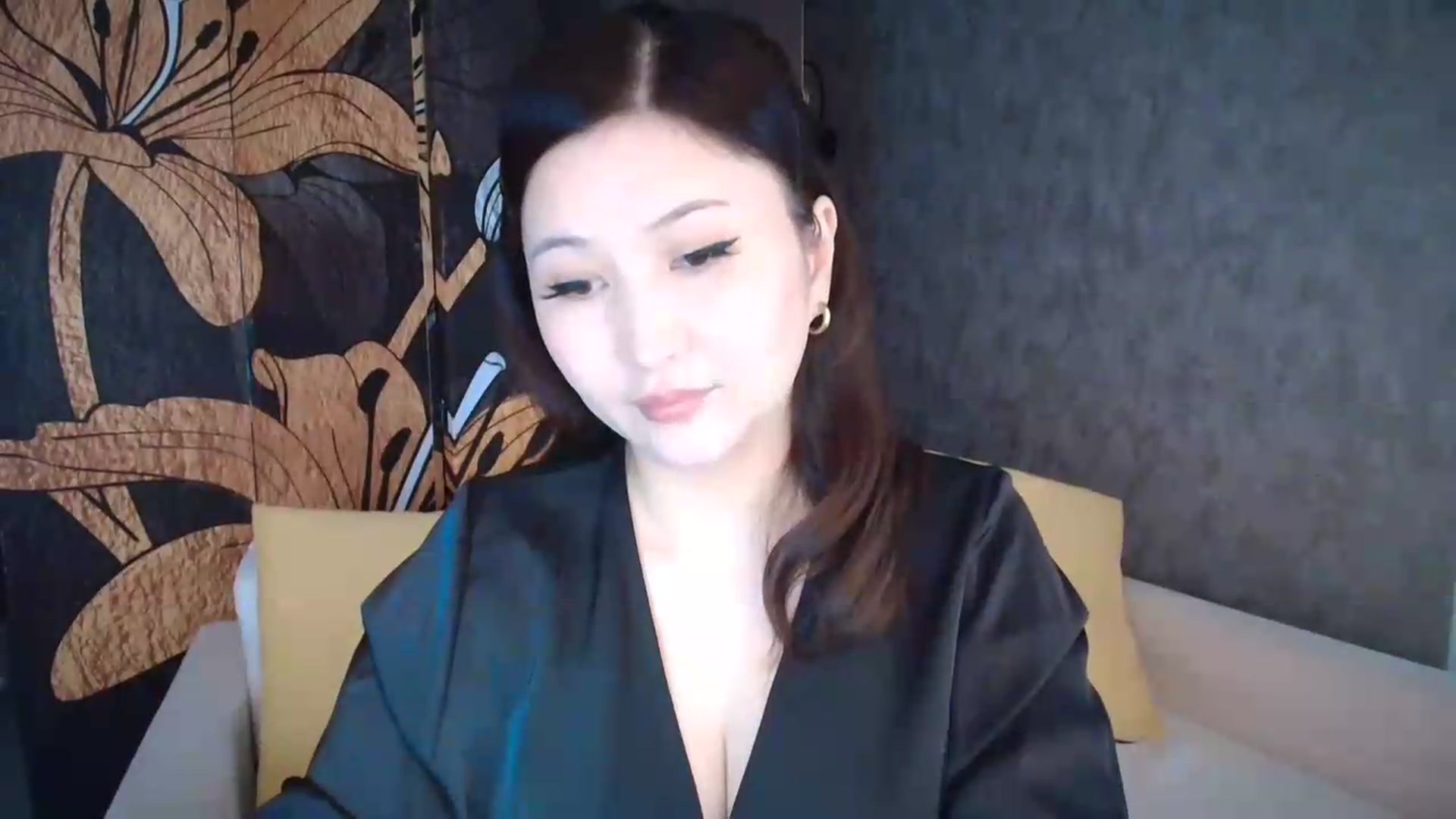 Gallery image thumbnail from Elfleur's myfreecams stream on, 05/19/2026, 03:22 image 10 of 20