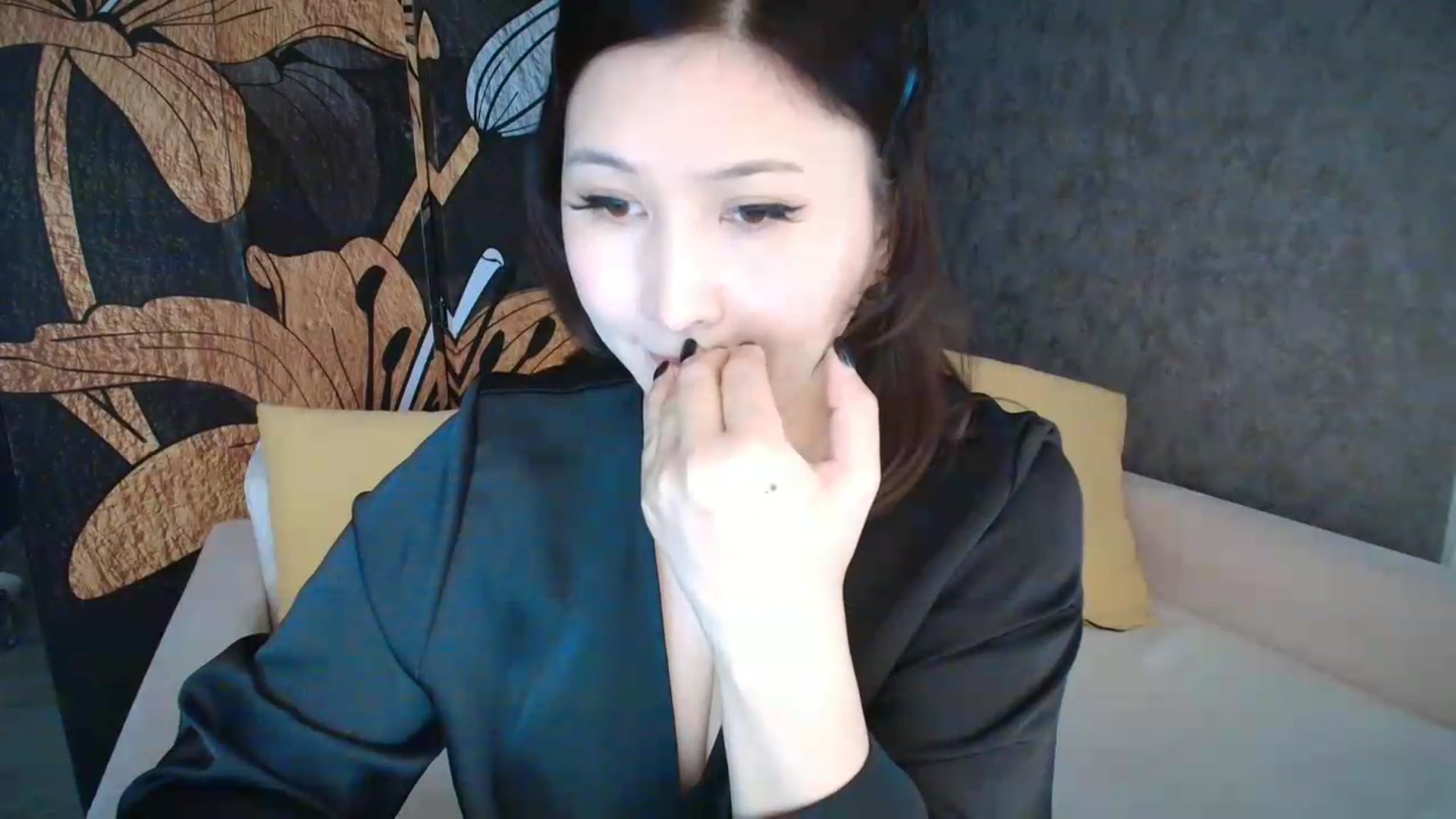Gallery image thumbnail from Elfleur's myfreecams stream on, 05/19/2026, 03:22 image 5 of 20