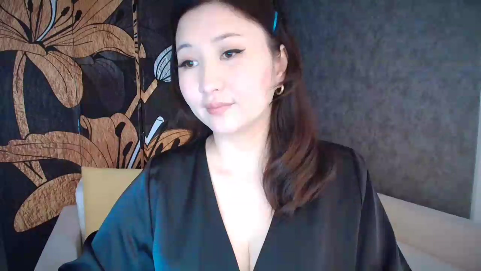 Gallery image thumbnail from Elfleur's myfreecams stream on, 05/19/2026, 03:22 image 14 of 20