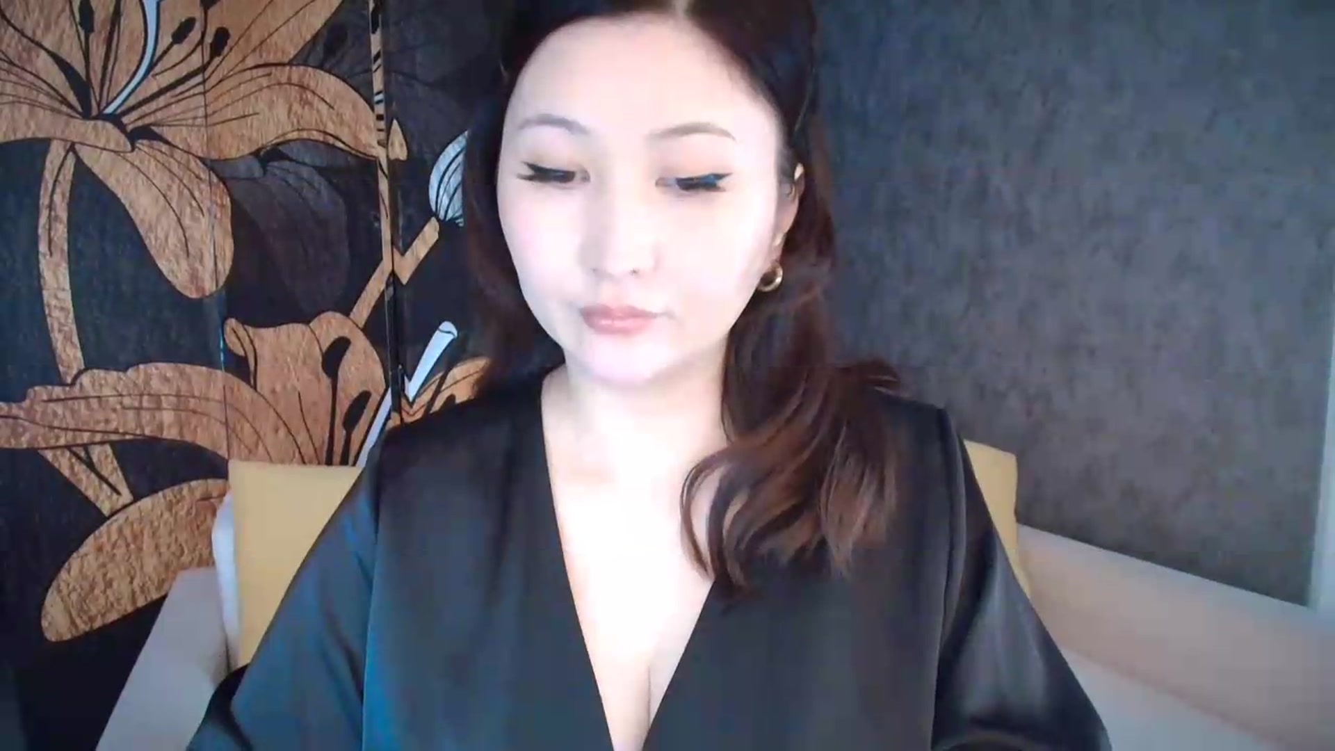 Gallery image thumbnail from Elfleur's myfreecams stream on, 05/19/2026, 03:22 image 16 of 20
