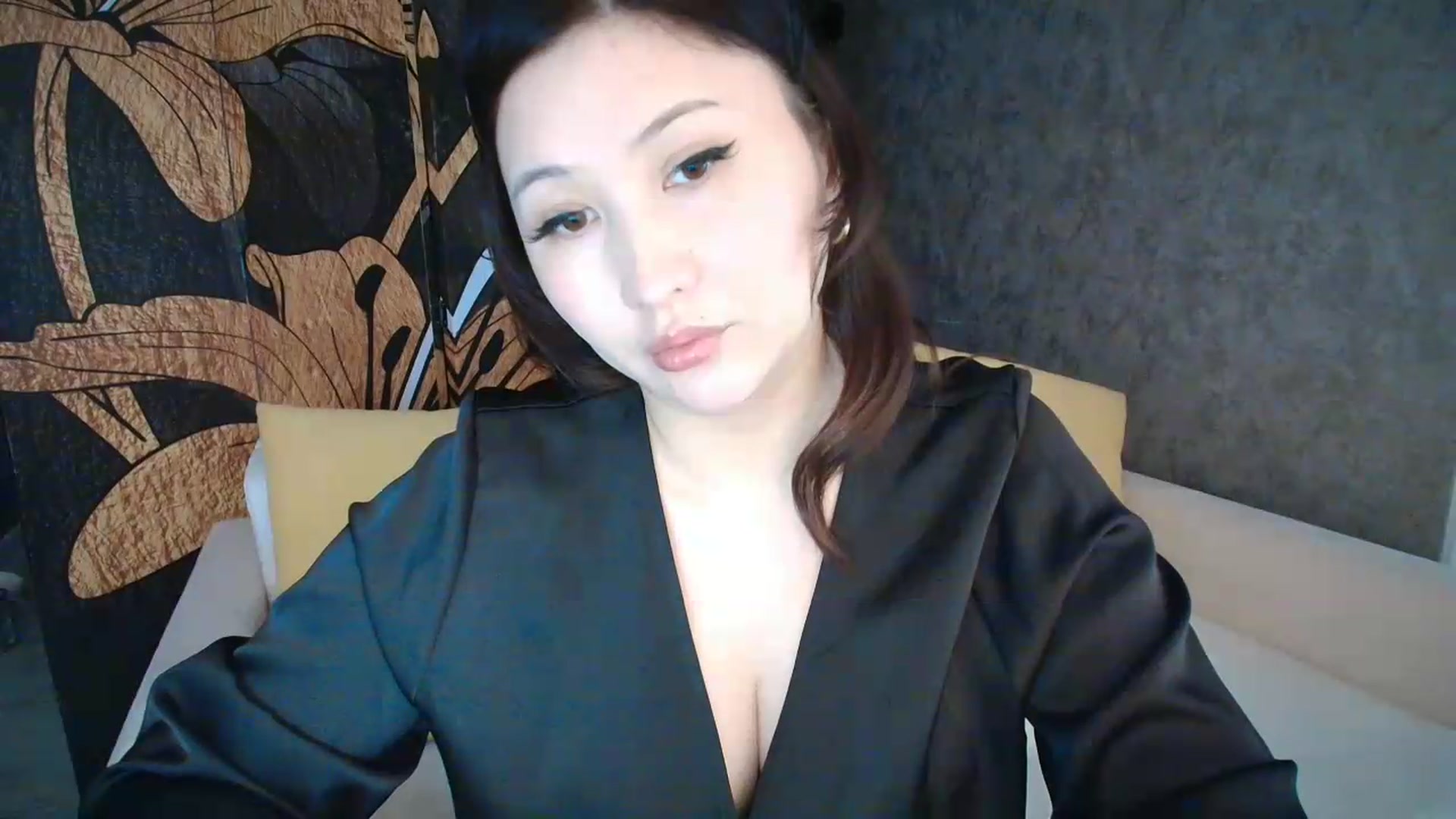 Gallery image thumbnail from Elfleur's myfreecams stream on, 05/19/2026, 03:22 image 4 of 20