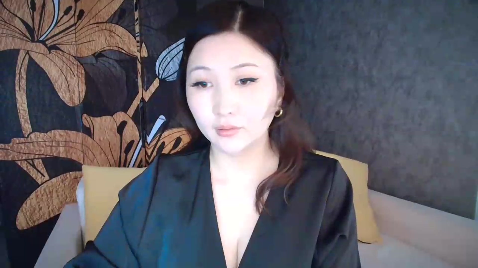 Gallery image thumbnail from Elfleur's myfreecams stream on, 05/19/2026, 03:22 image 9 of 20
