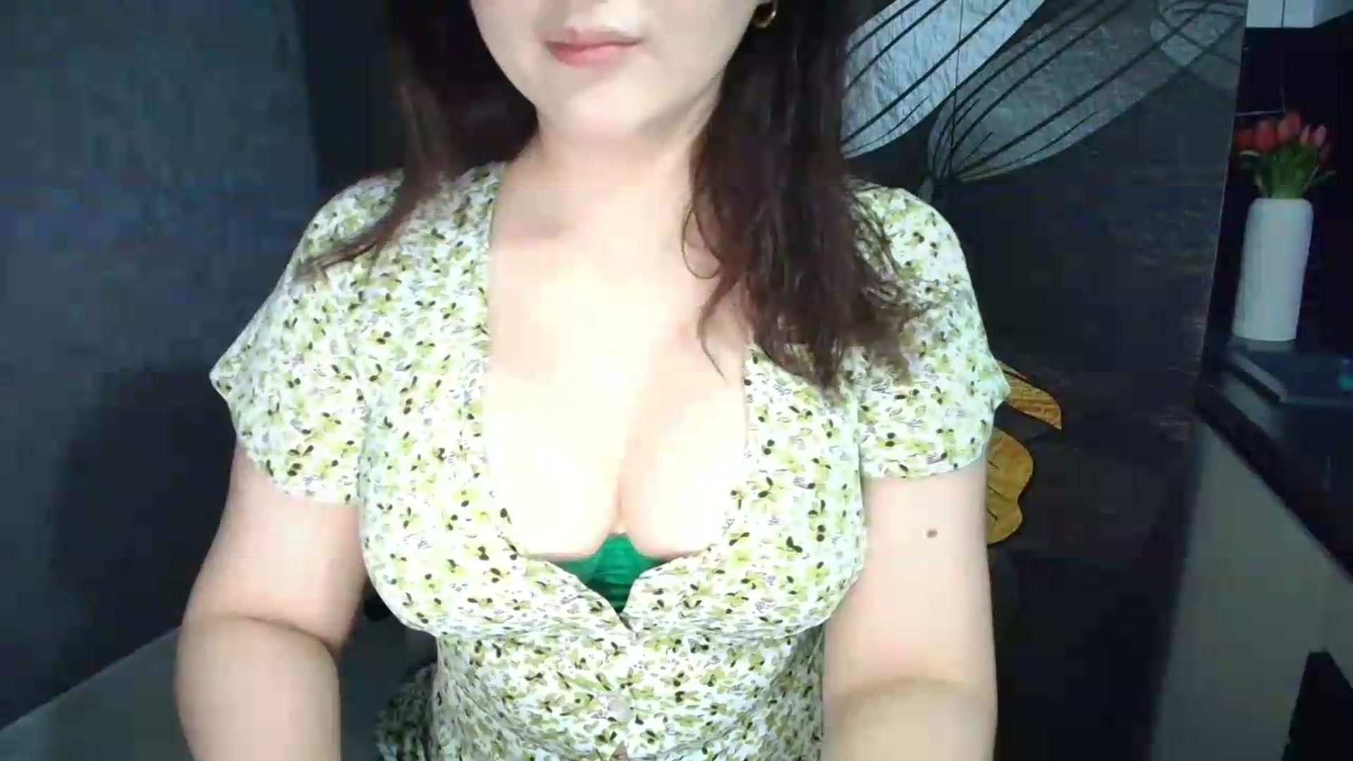 Gallery image thumbnail from Elfleur's myfreecams stream on, 05/19/2026, 23:29 image 5 of 20