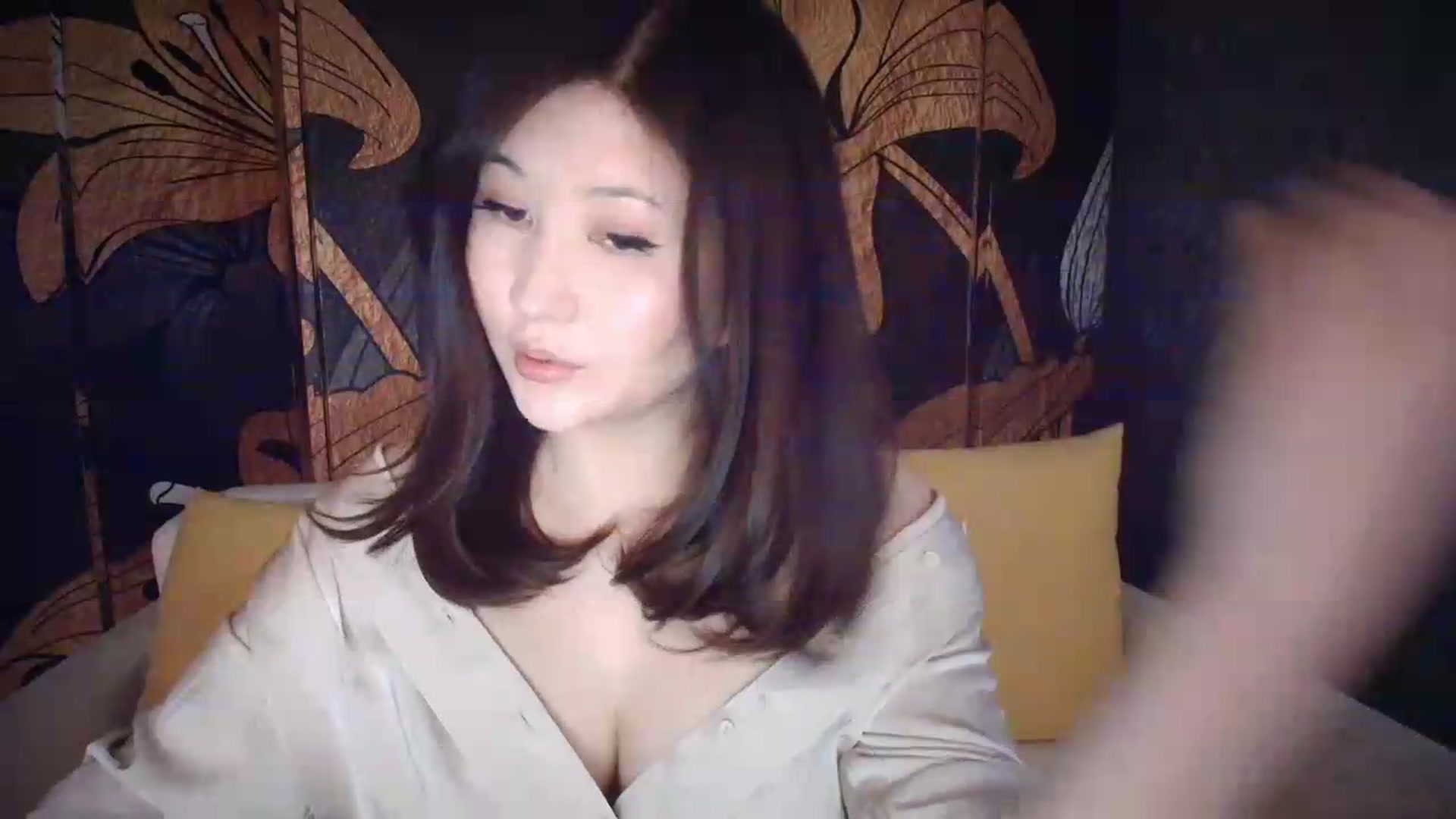 Gallery image thumbnail from Elfleur's myfreecams stream on, 05/22/2026, 04:26 image 2 of 20