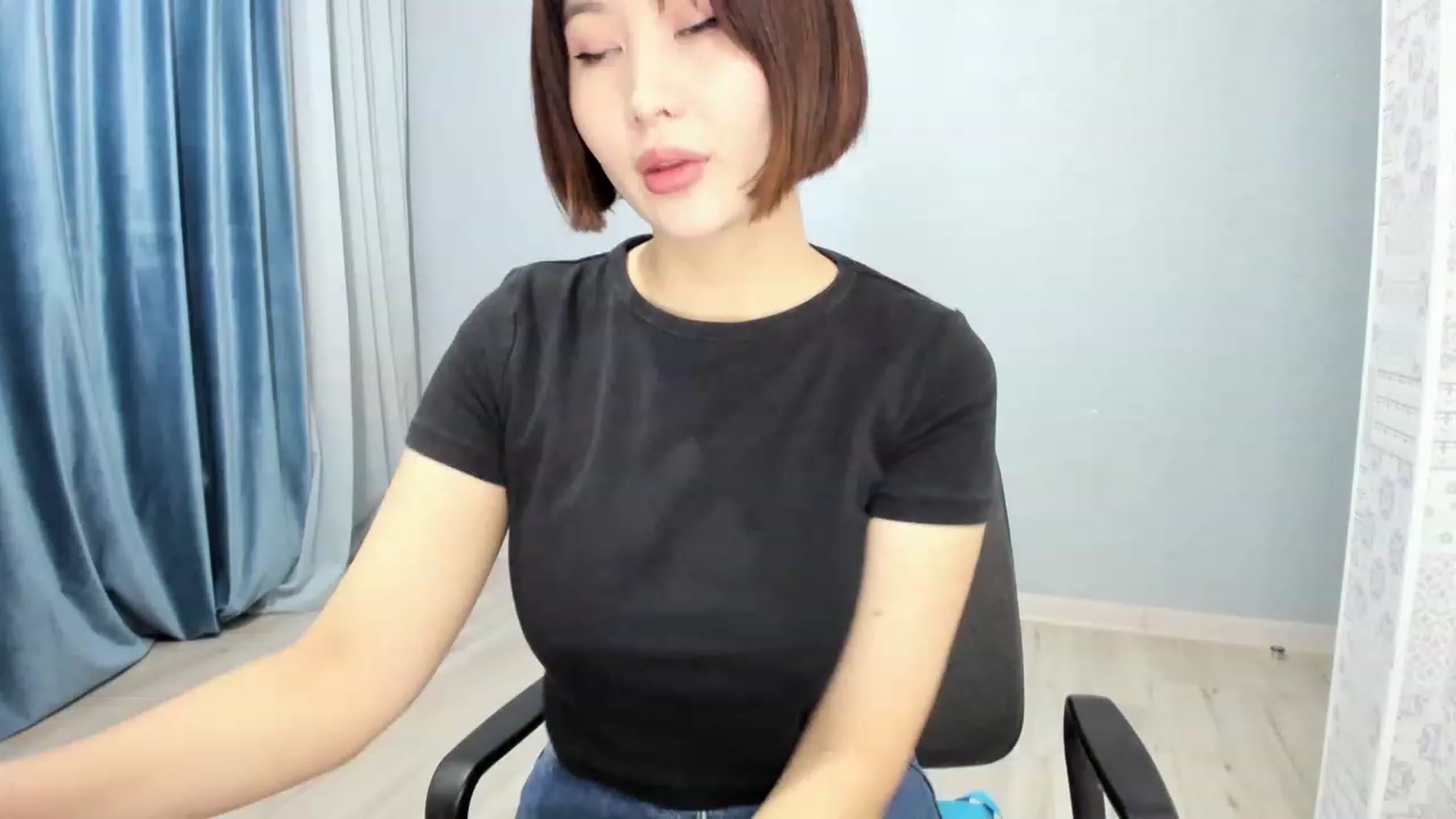 Gallery image thumbnail from Elfleurit's myfreecams stream on, 11/18/2022, 20:31 image 20 of 20