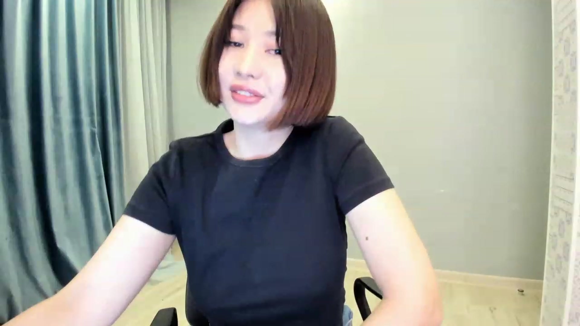 Gallery image thumbnail from Elfleurit's myfreecams stream on, 11/18/2022, 23:45 image 11 of 20