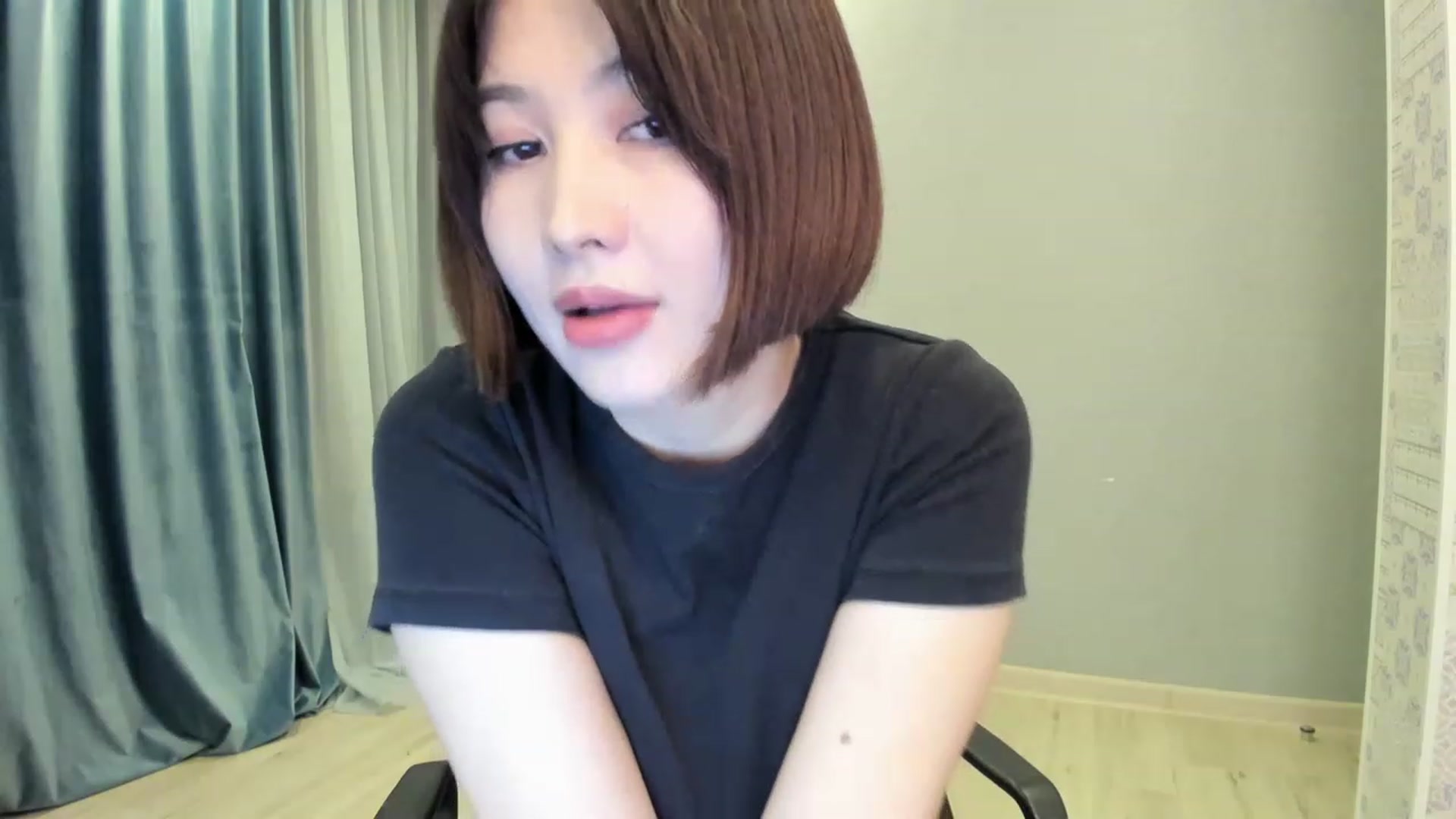 Gallery image thumbnail from Elfleurit's myfreecams stream on, 11/18/2022, 23:45 image 10 of 20