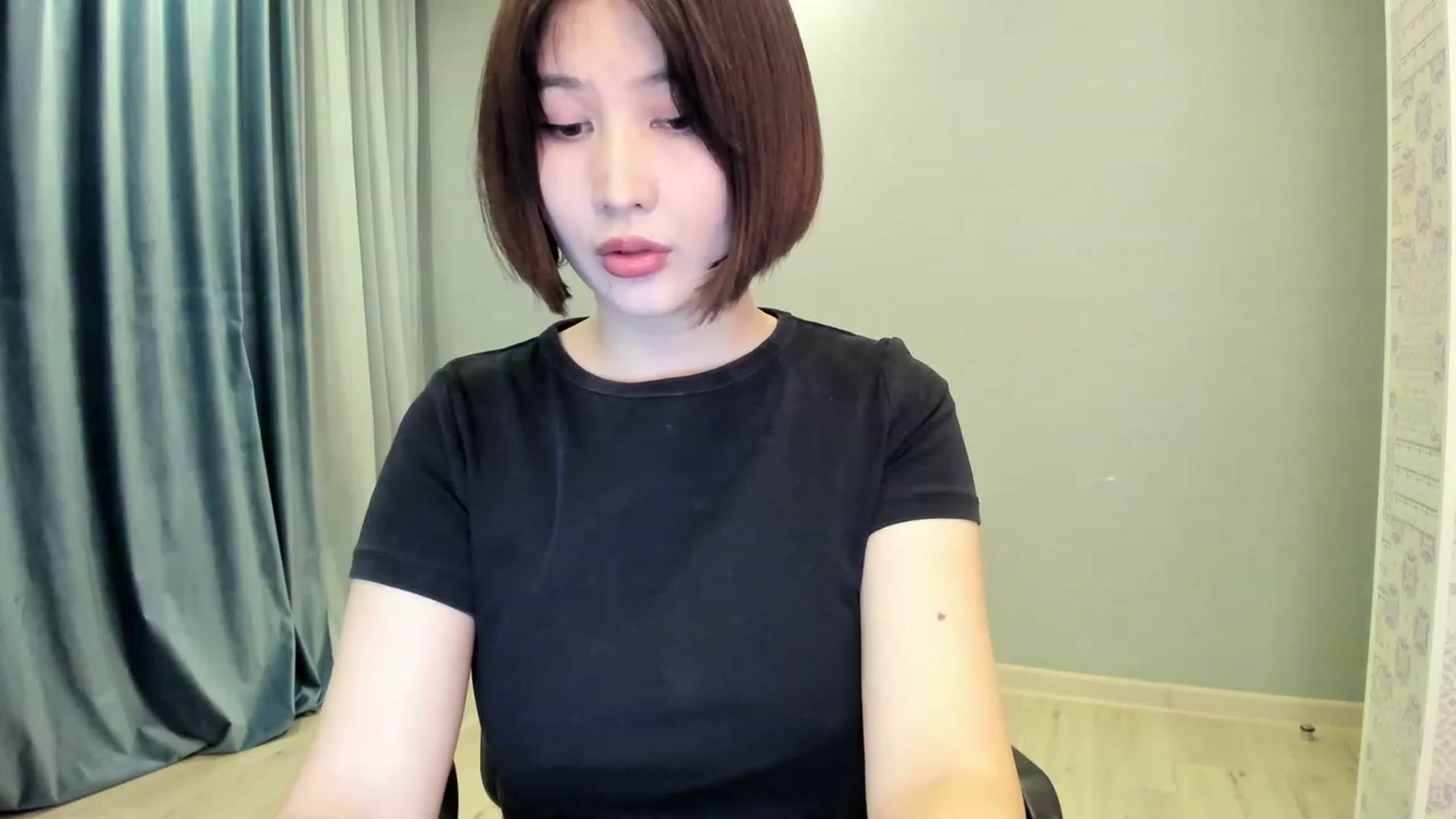 Gallery image thumbnail from Elfleurit's myfreecams stream on, 11/18/2022, 23:45 image 9 of 20