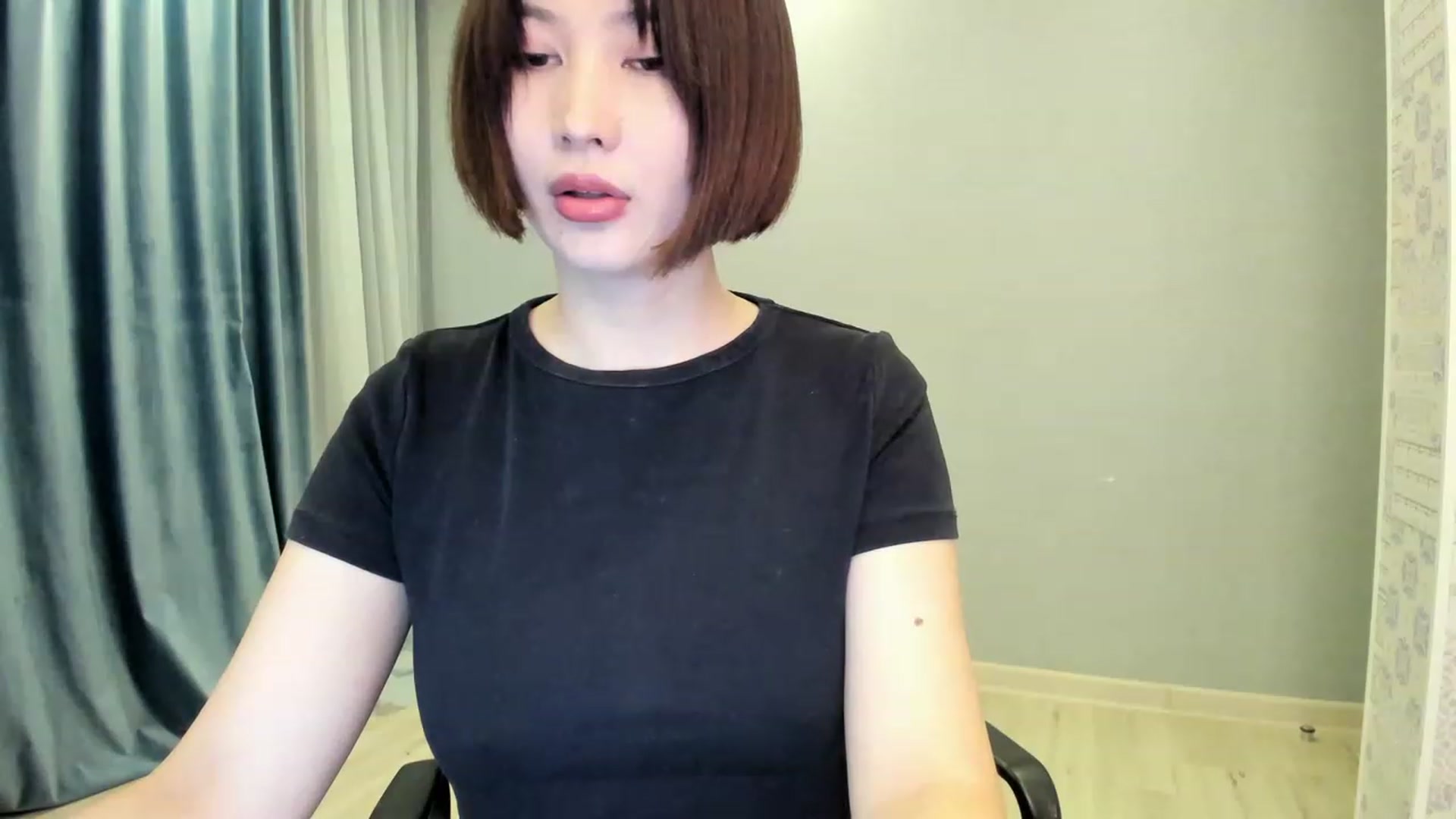 Gallery image thumbnail from Elfleurit's myfreecams stream on, 11/18/2022, 23:45 image 5 of 20