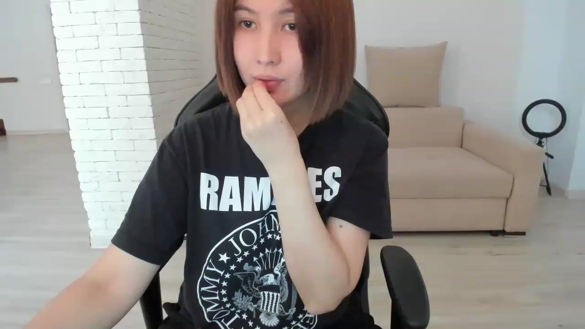 Gallery image thumbnail from Elfleurit's myfreecams stream on, 01/04/2023, 07:39 image 16 of 20