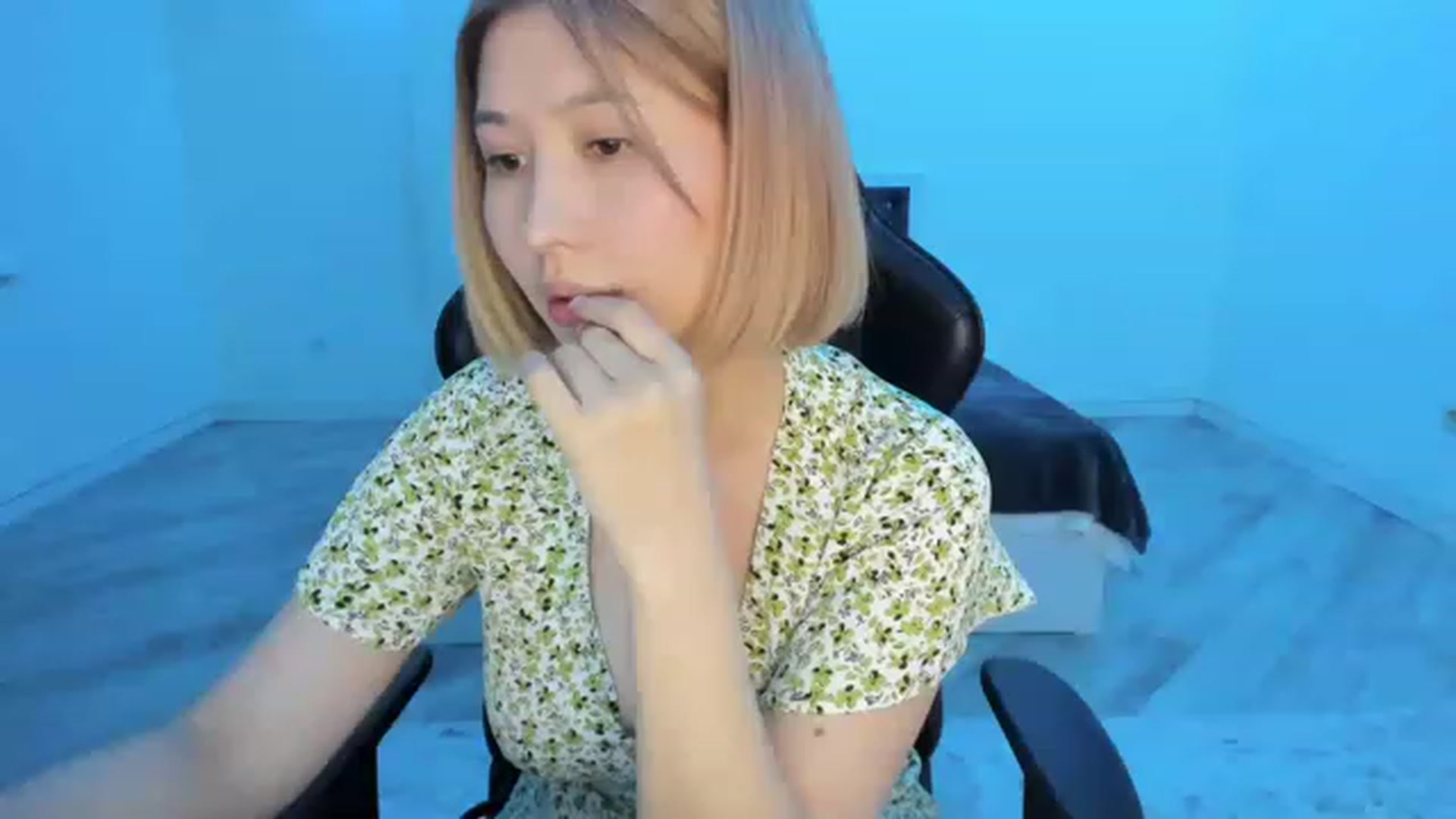 Gallery image thumbnail from Elfleurit's myfreecams stream on, 03/28/2023, 15:10 image 6 of 20