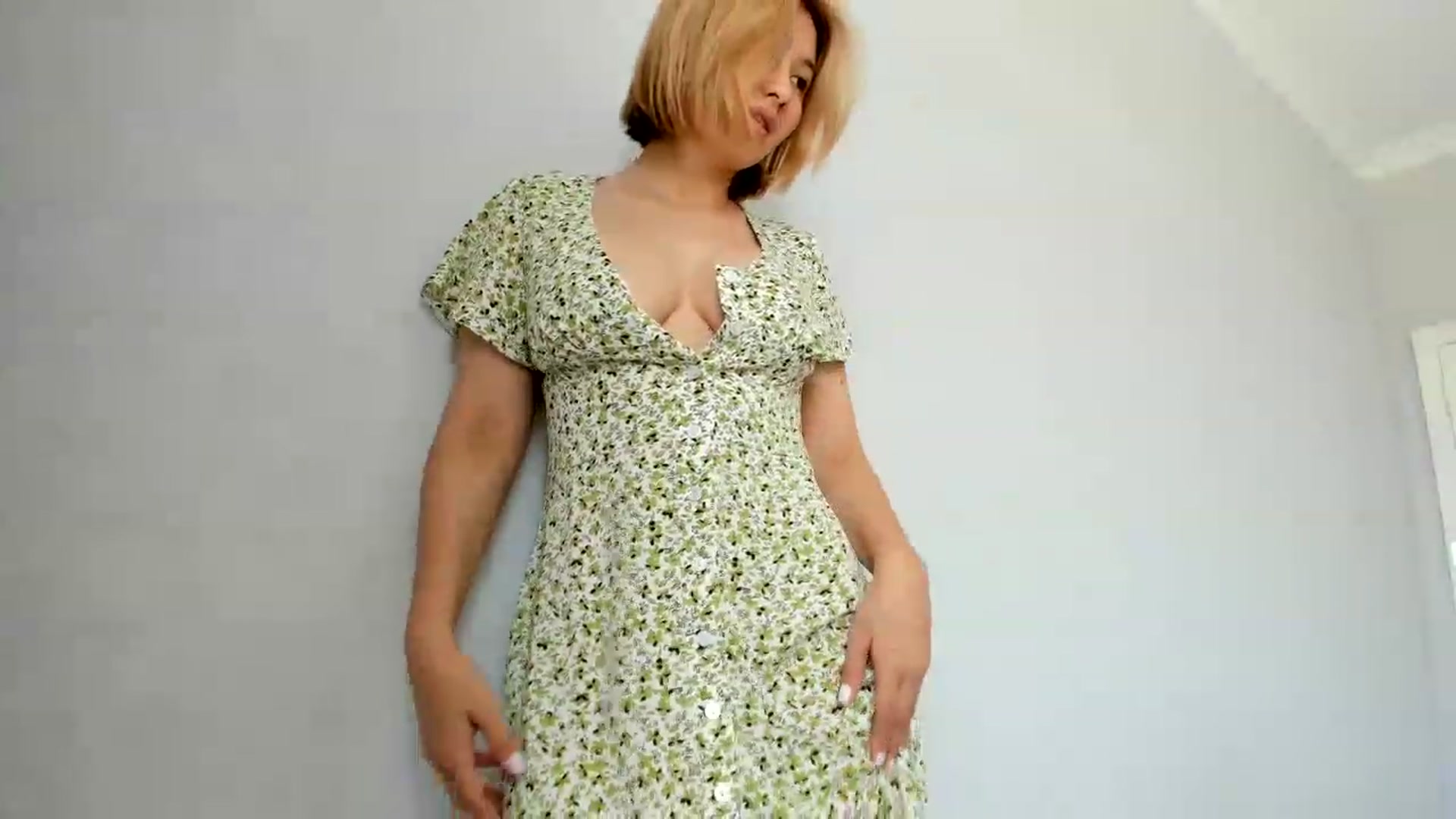 Gallery image thumbnail from Elfleurit's myfreecams stream on, 06/28/2023, 05:09 image 16 of 20