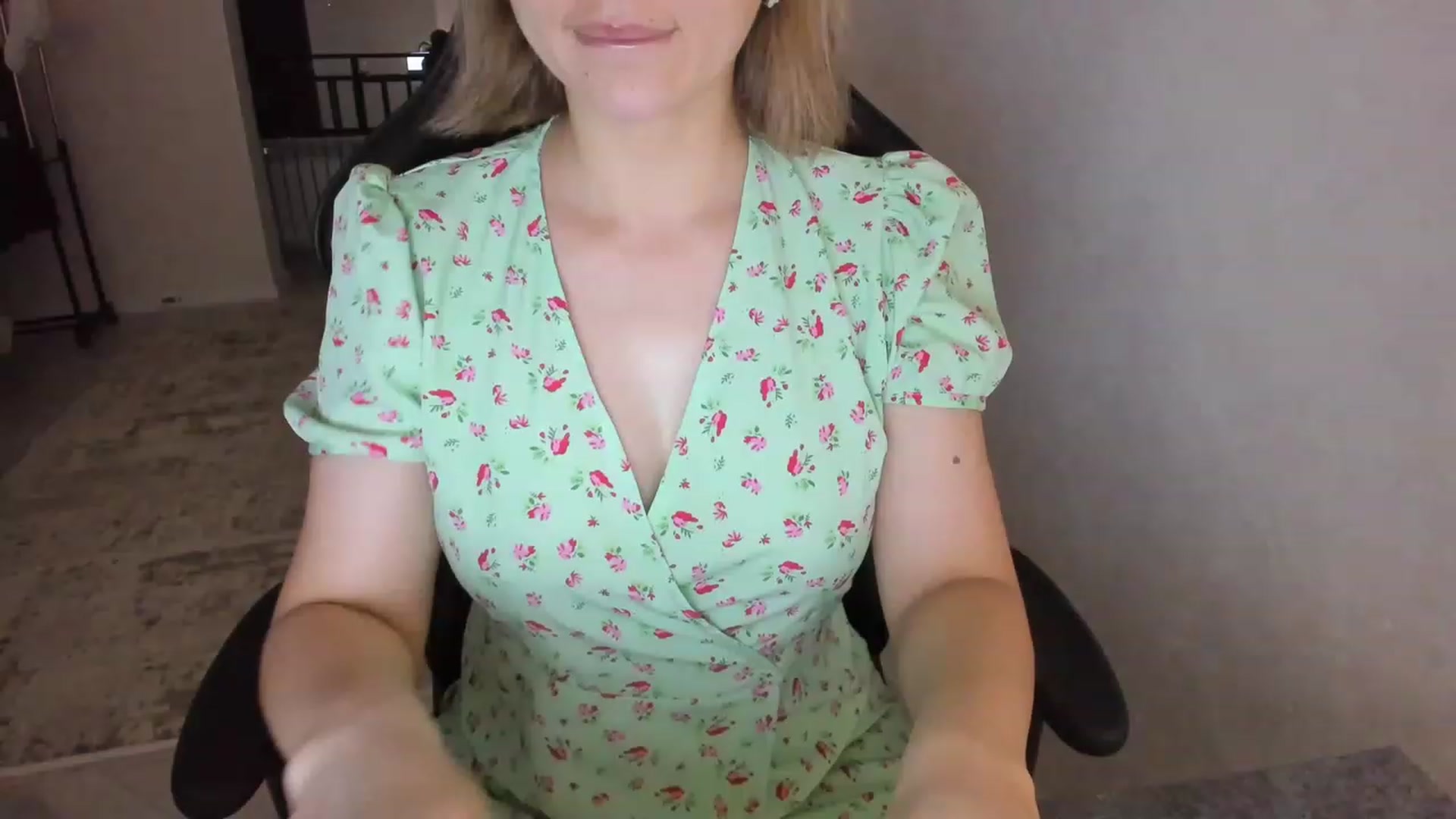 Gallery image thumbnail from Elfleurit's myfreecams stream on, 07/17/2023, 17:36 image 4 of 20