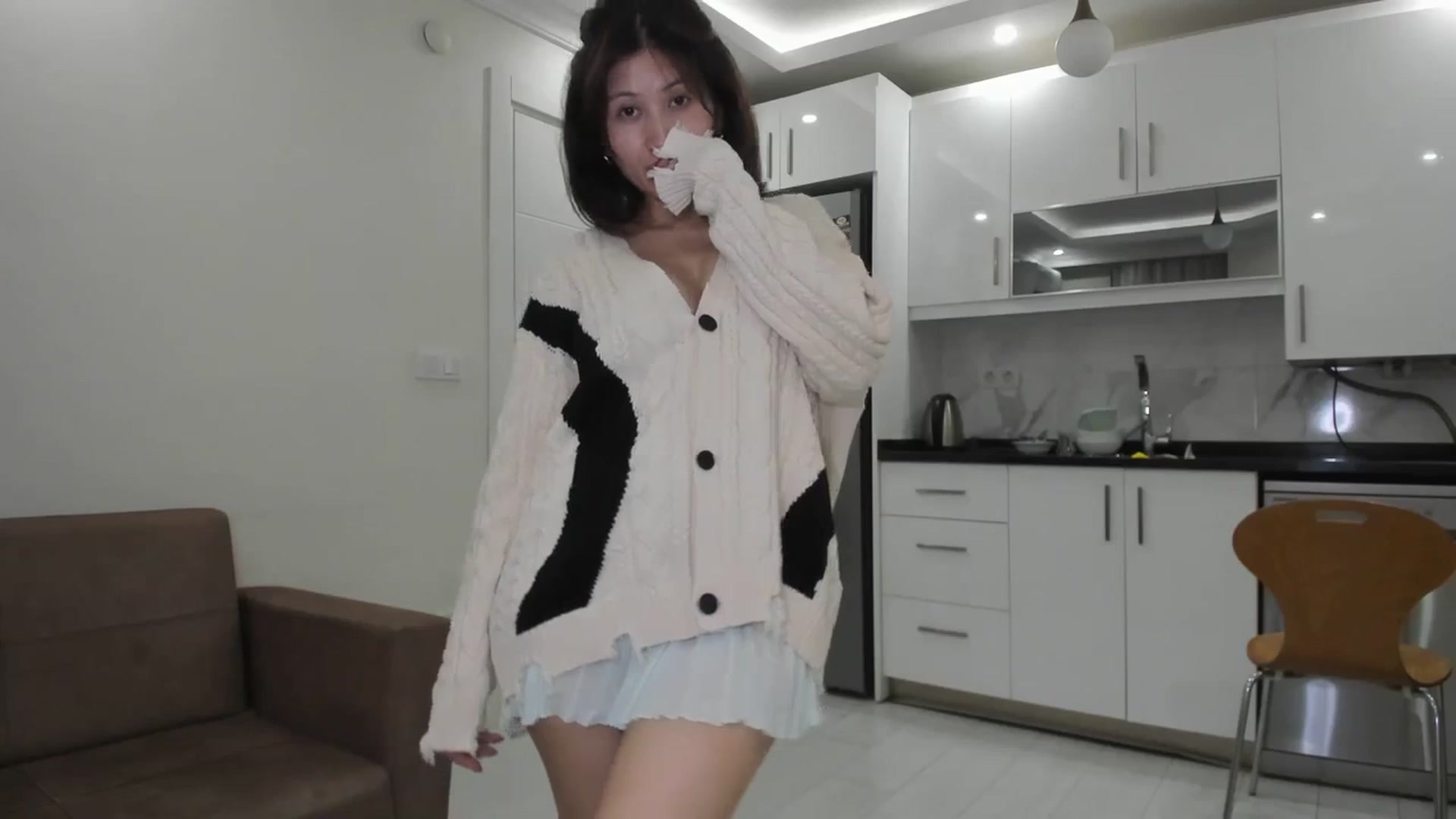 Gallery image thumbnail from Elfleurit's myfreecams stream on, 10/12/2023, 17:40 image 15 of 20